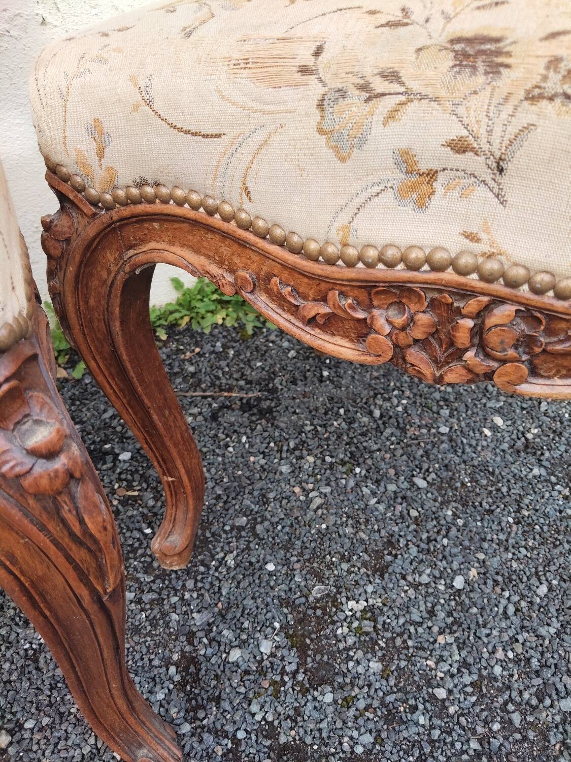 Suite de 3 fauteuils style Louis XV en bois sculpté – tapisserie tradi