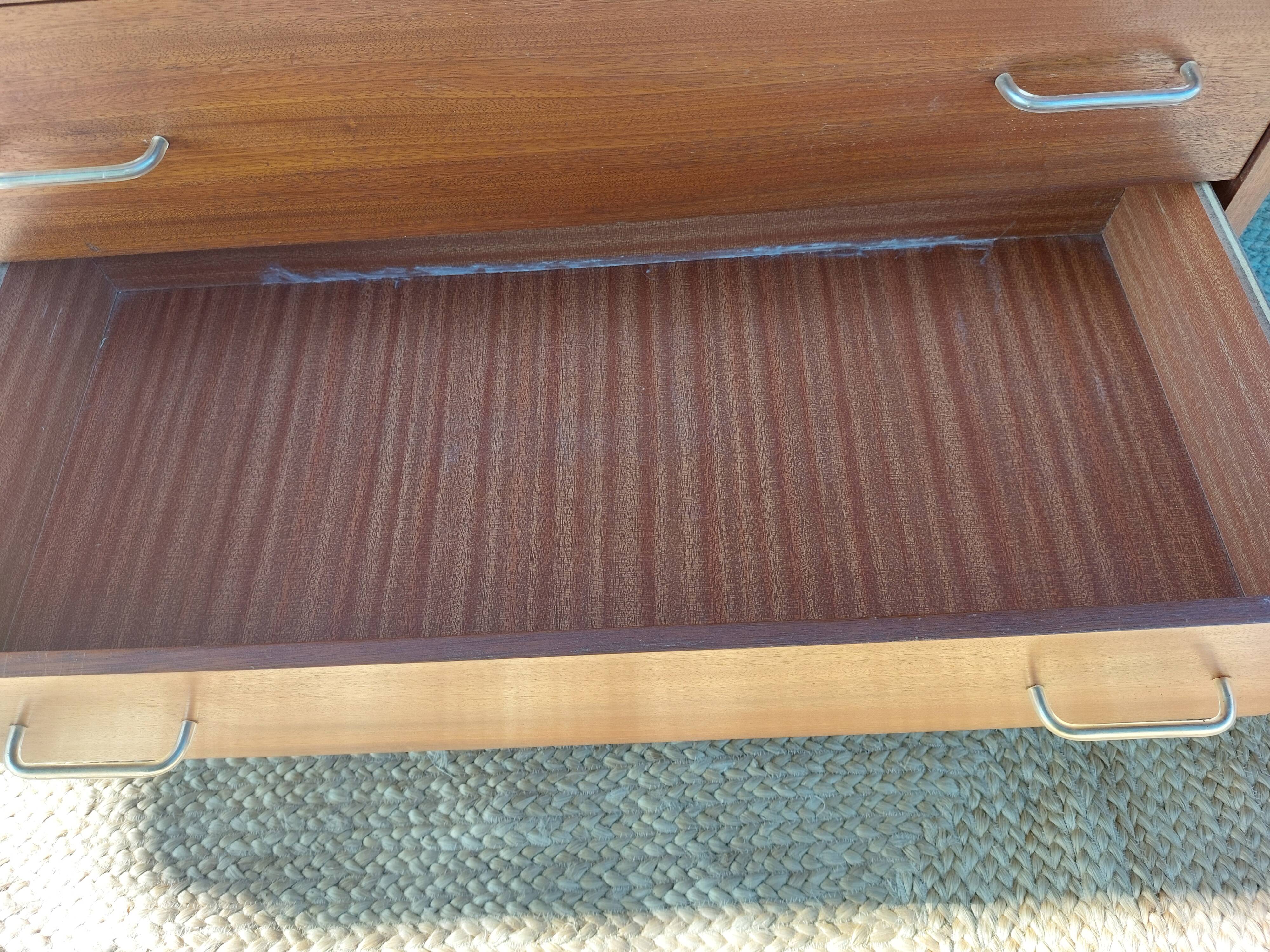 commode vintage, pieds fuseaux