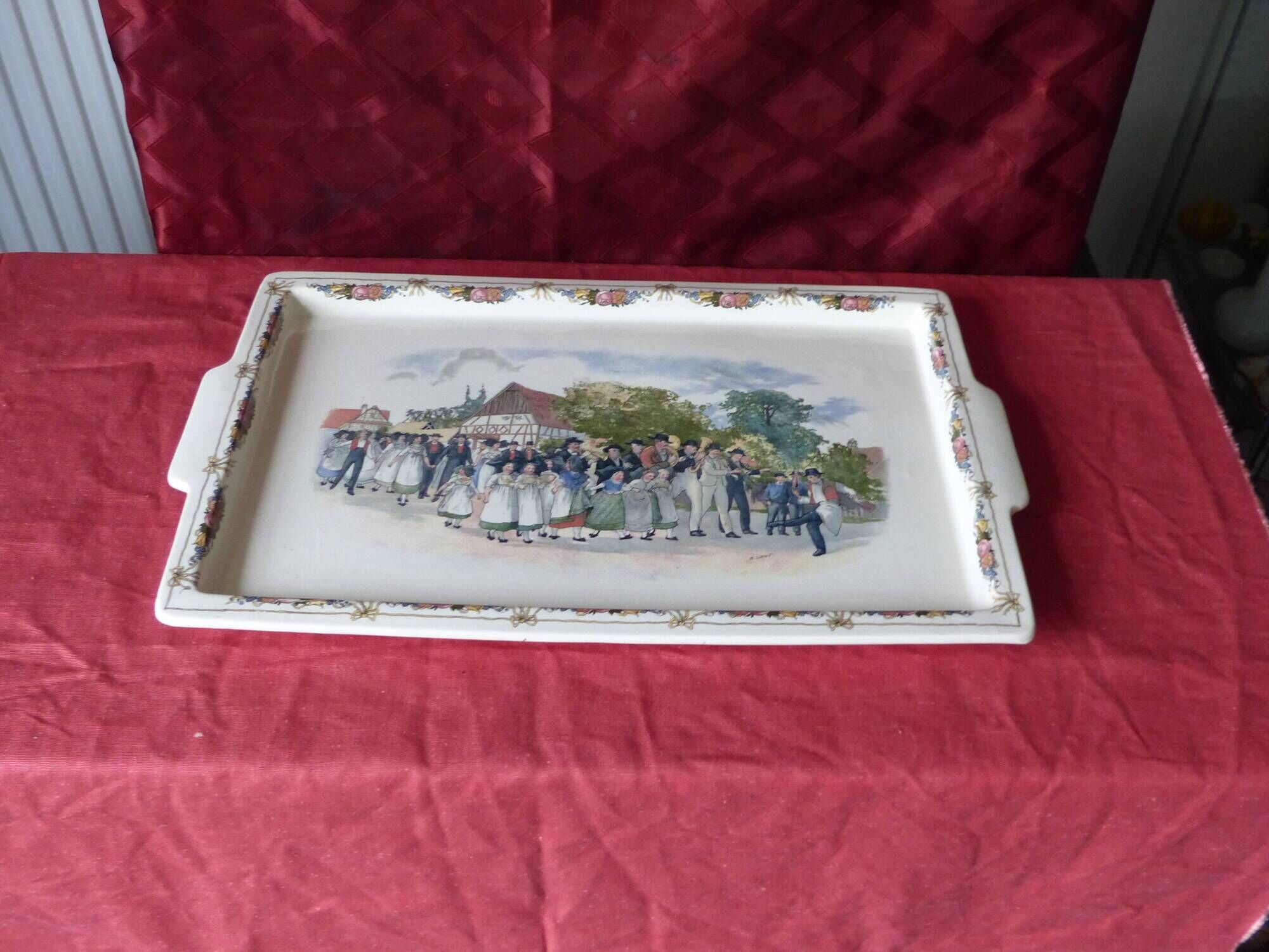Plat en faience, décors  henri. Loux, Obernai, Sarreguemines.