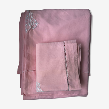 Old cloth and its 2 pink pillowcases