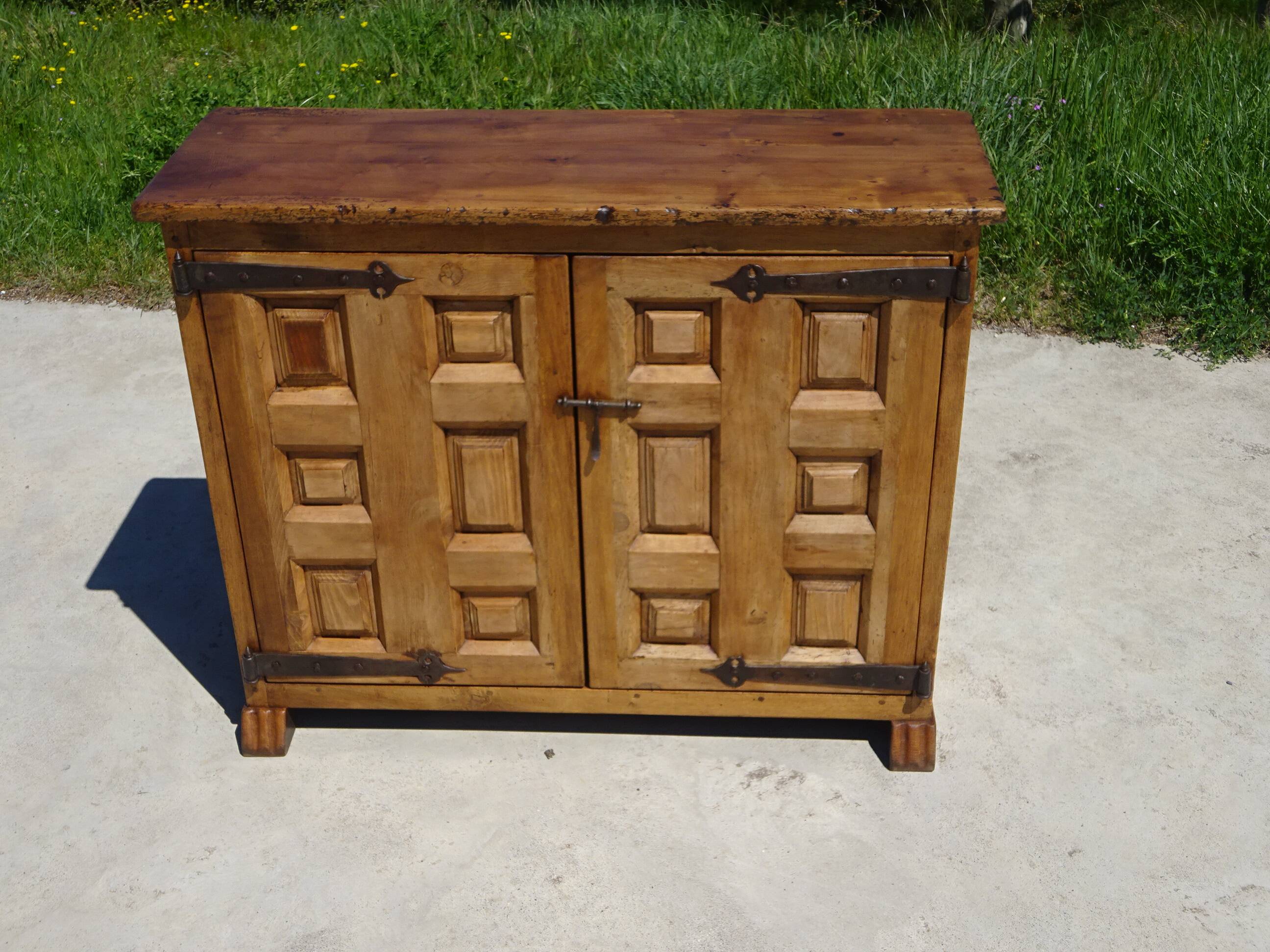 Old Tuscan sideboard, shallow depth