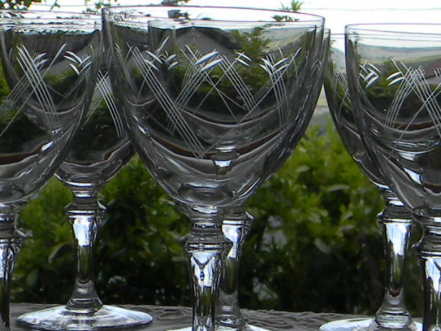 Set of wine glasses engraved glass 1950s.