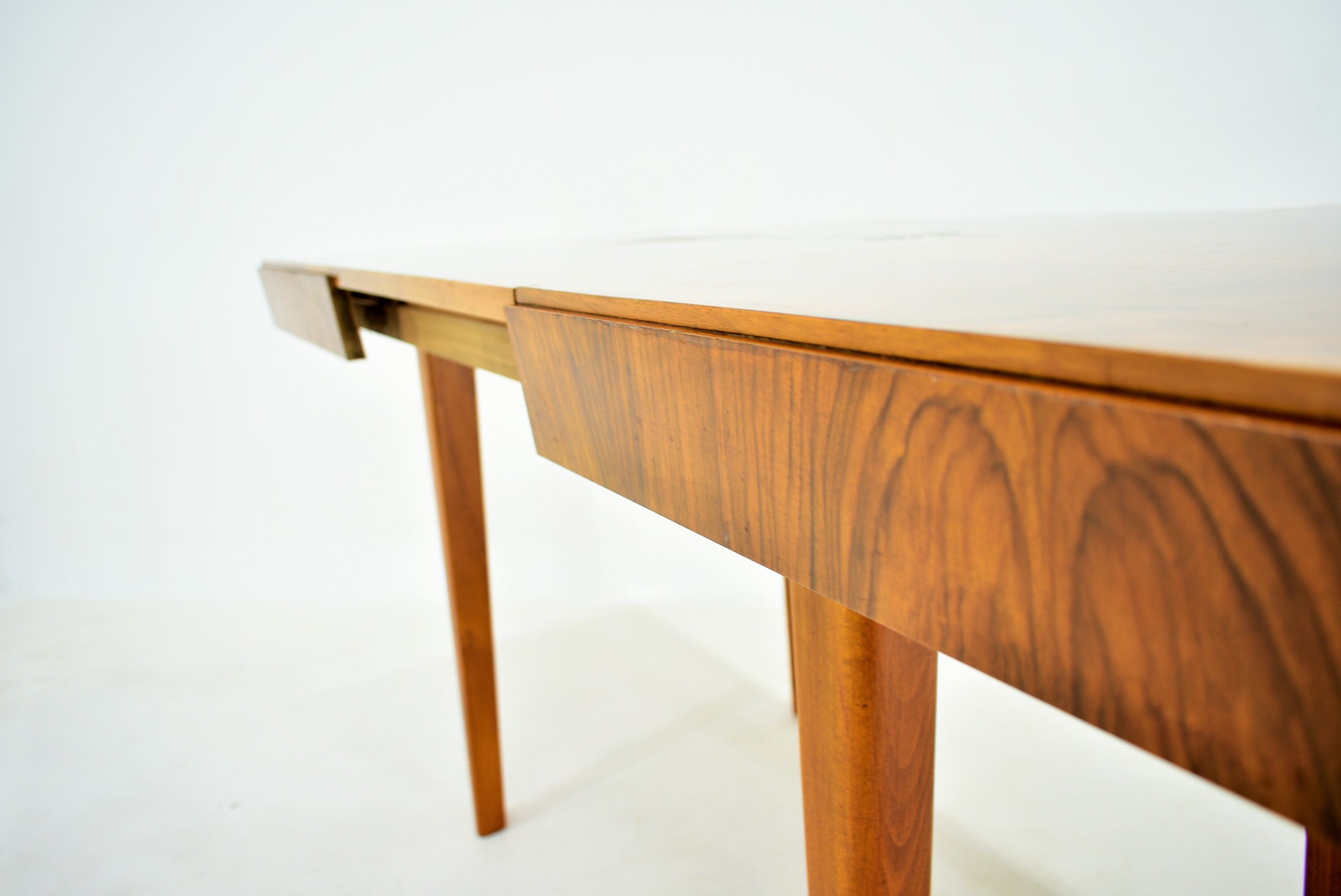 Table à manger extensible Jindřich Halabala pour UP Zavody, années 1950