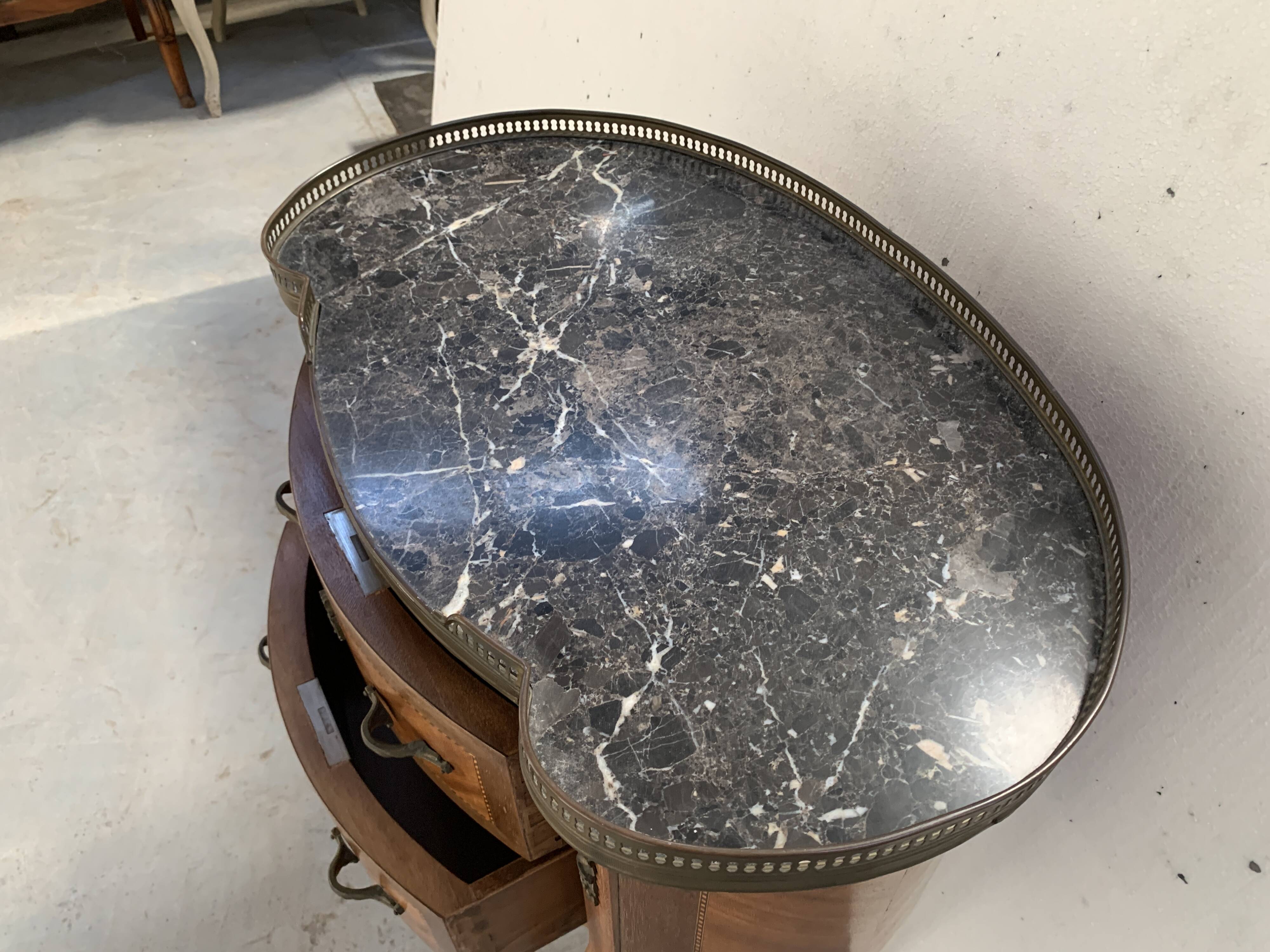Louis XV style kidney chest of drawers Marble top with brass gallery 20th century