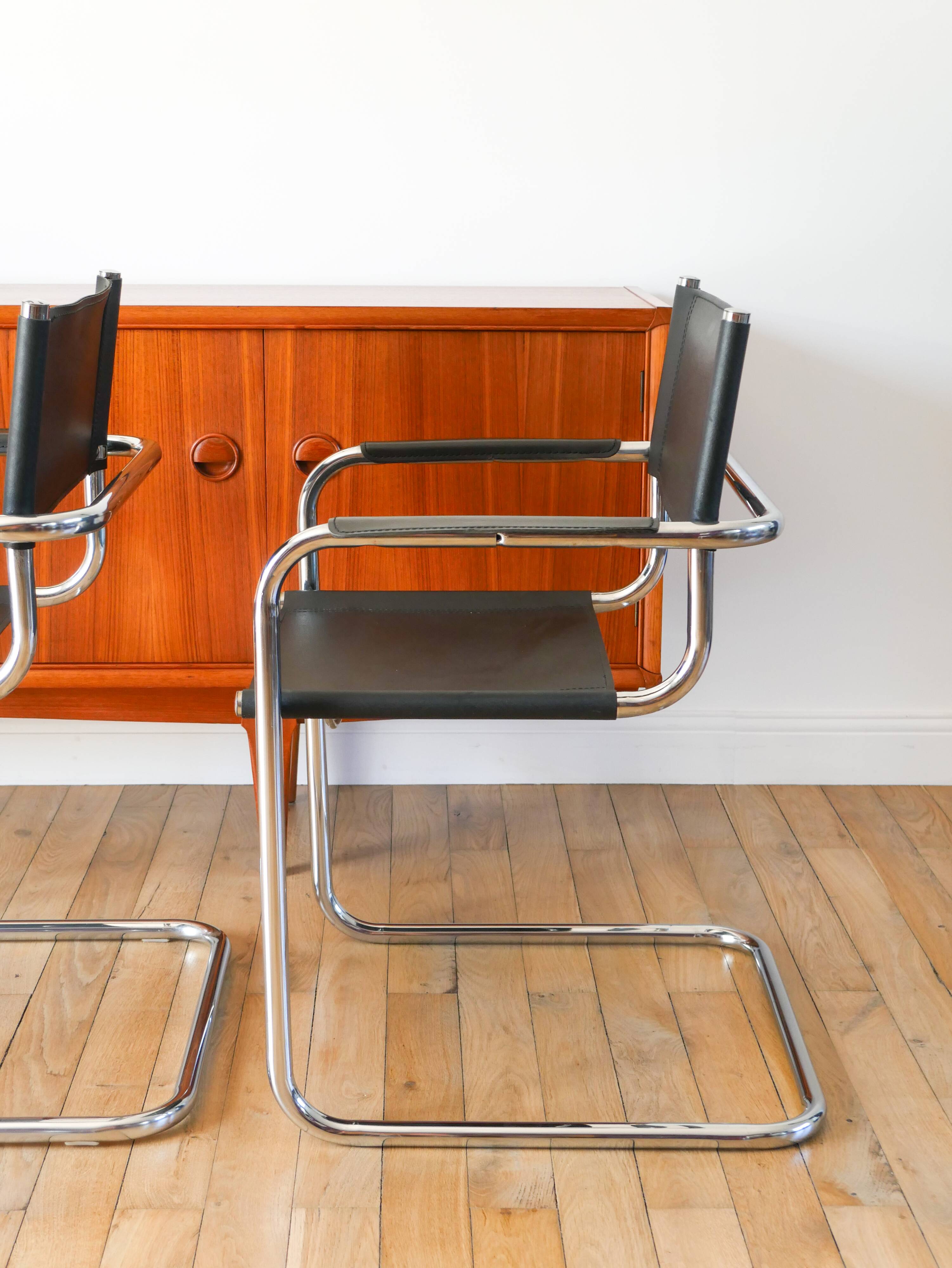 Ensemble de 4 fauteuils tubulaires en croute de cuir Cantilever chrome et Noir, dans le goût de Mart Stam, 1970