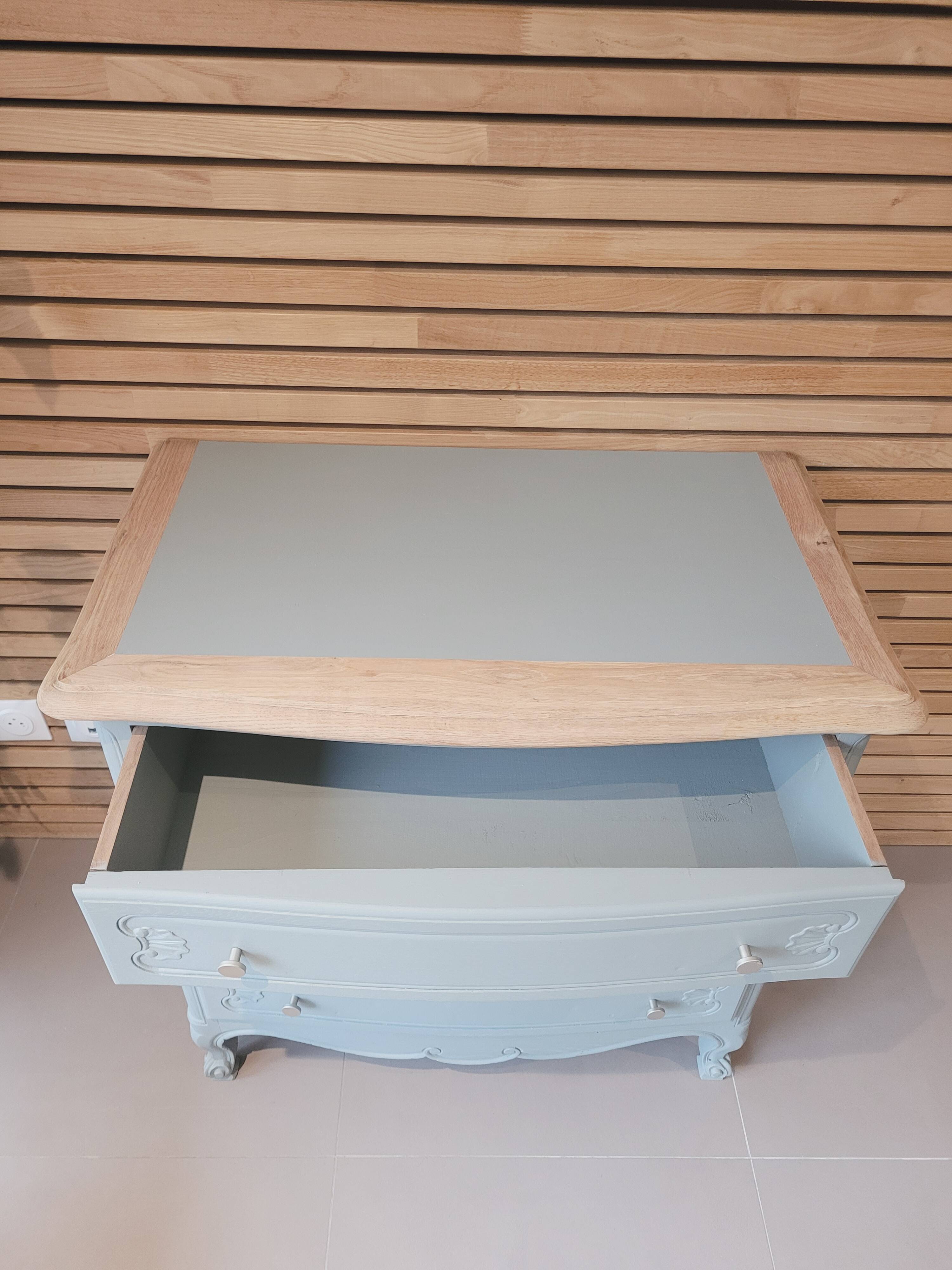 Regency-style chest of drawers