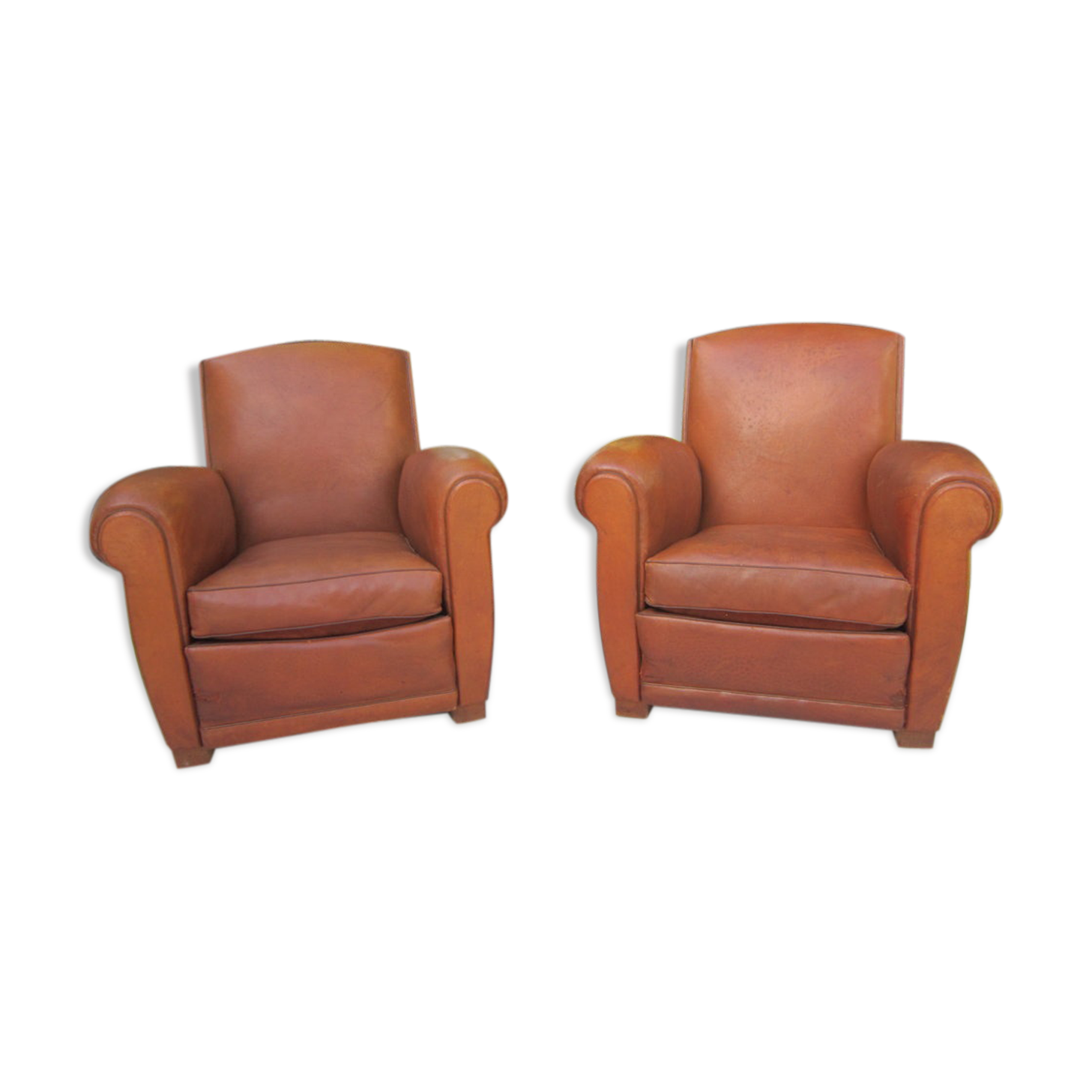 Paire de fauteuils club en cuir