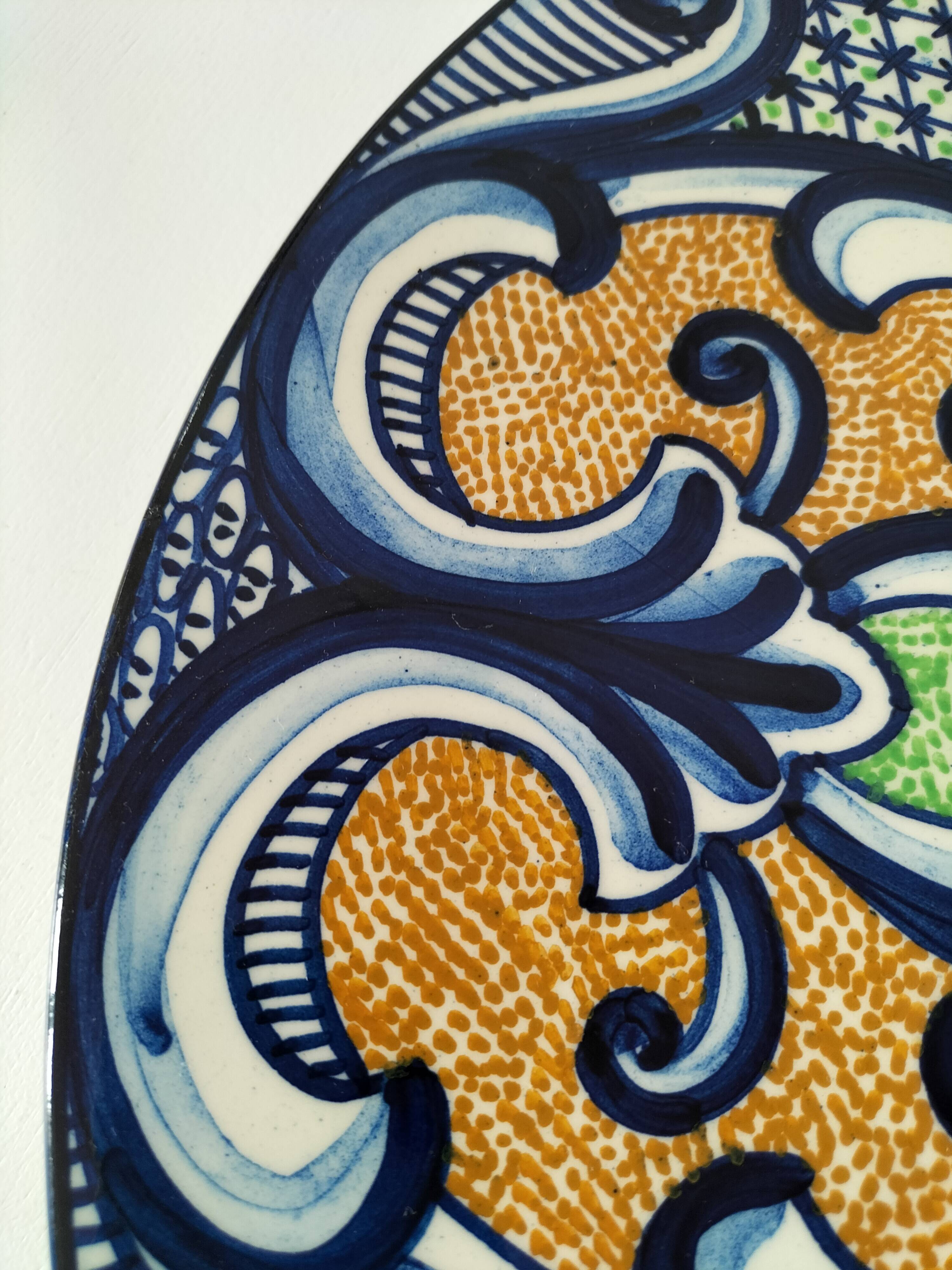 Large Talavera-decorated dish – Spain