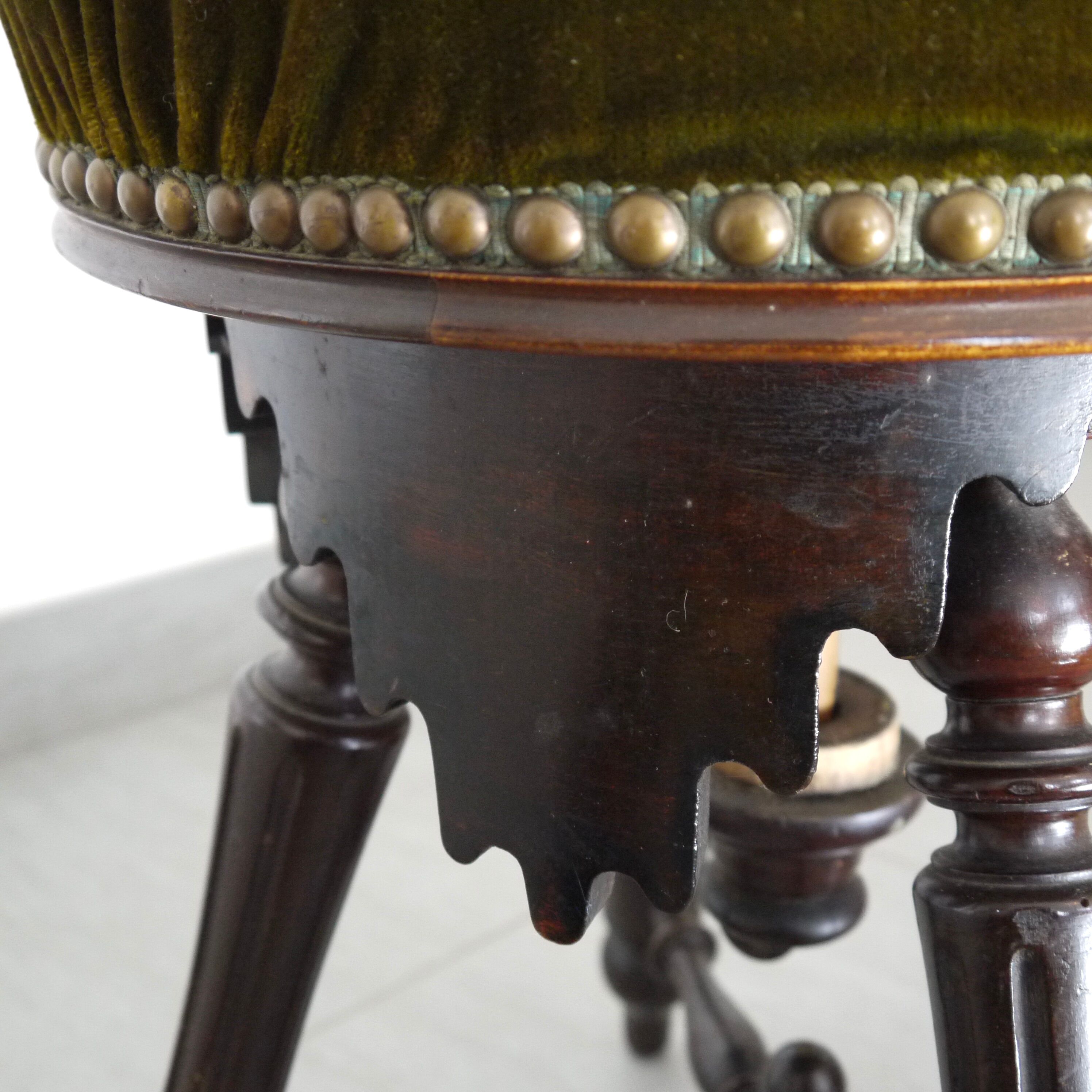 Napoleon III piano stool