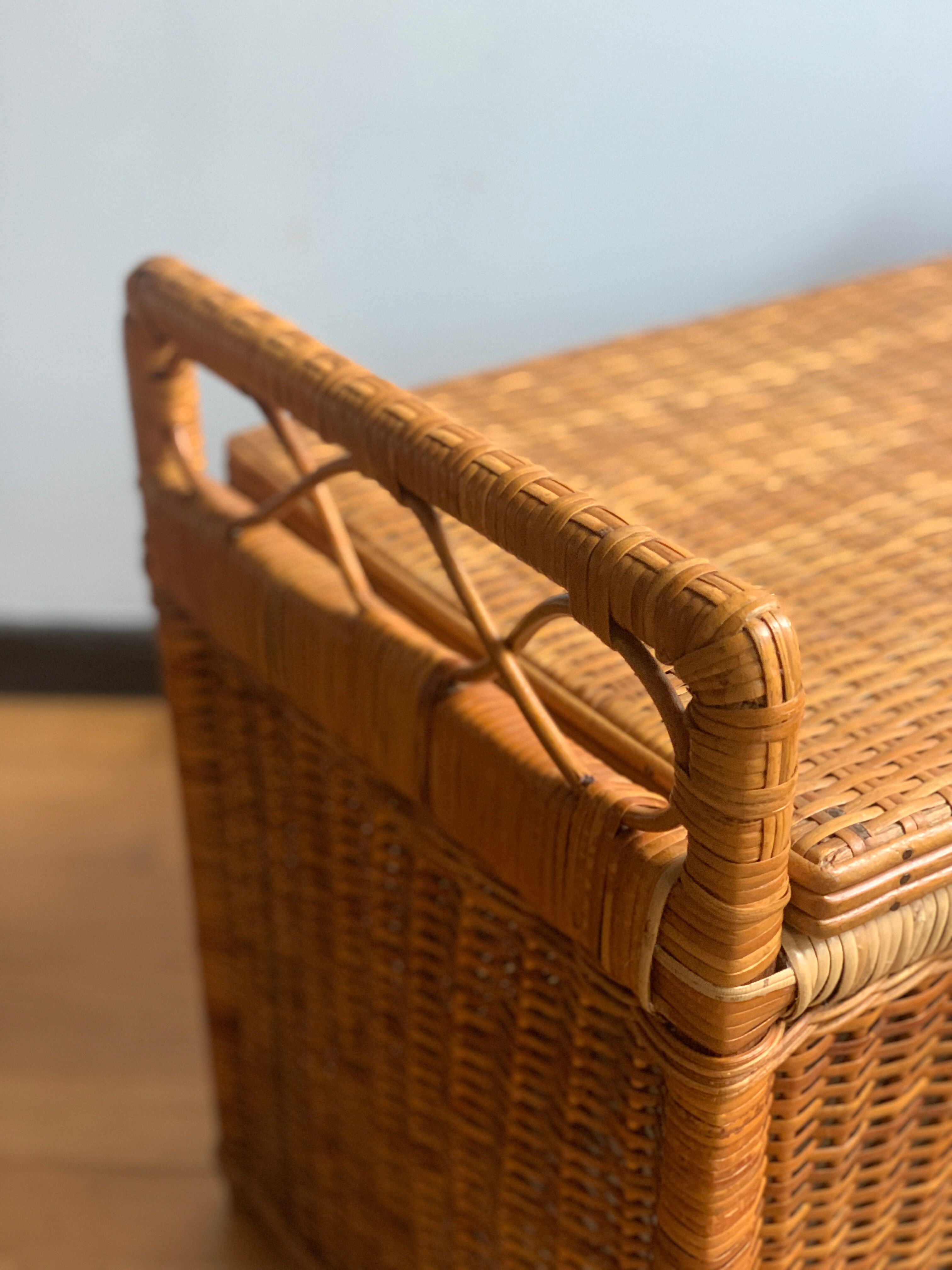 Coffre rotin vintage