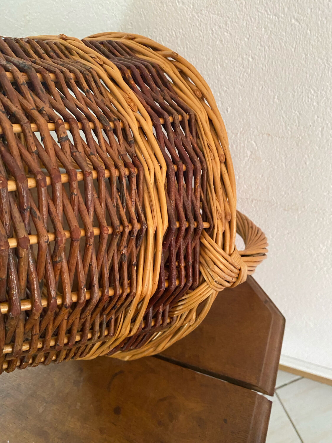 Round two-tone wicker basket from the 80s.