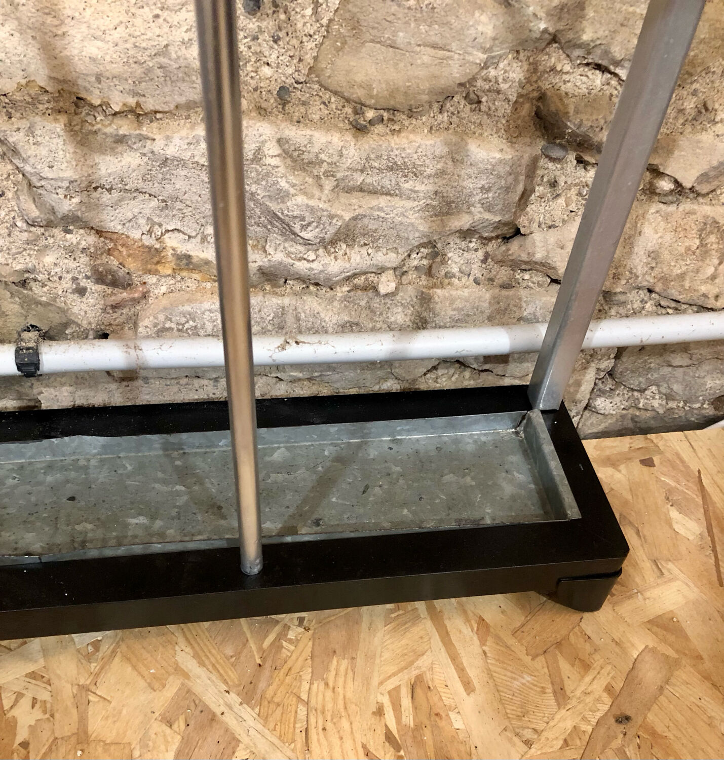 Wall-mounted cloakroom coat racks