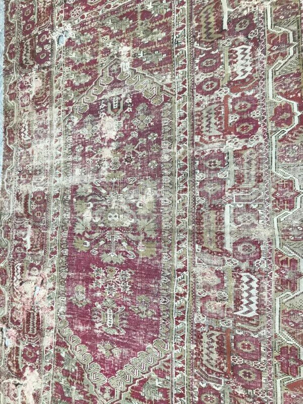 Carpet former Turkish Ghyordes 18th century handmade 135 X 268 CM