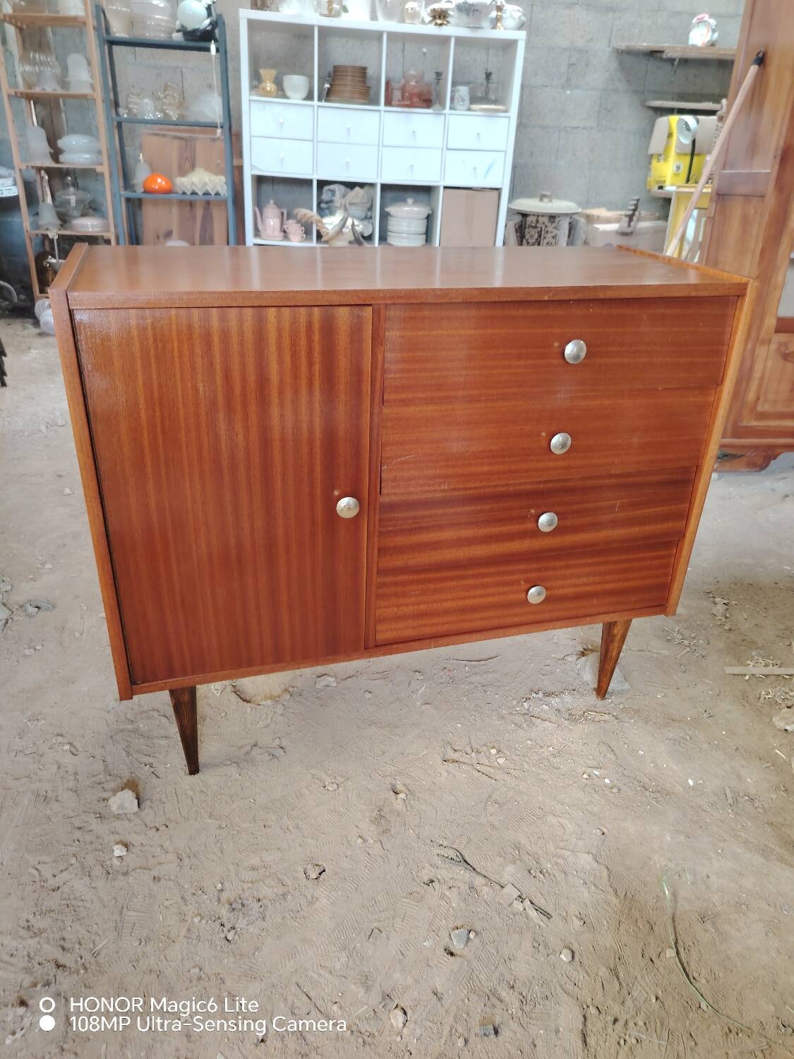 Commode asymétrique