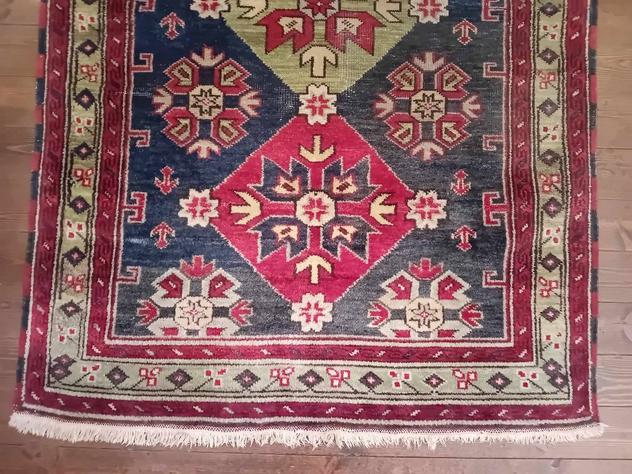 Handmade Indo-Caucasian rug 180x120cm