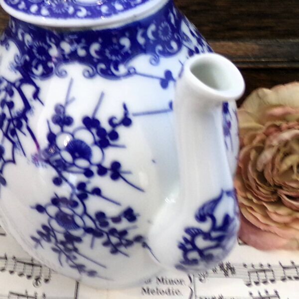 Théière, sucrier et pot à lait japonais en porcelaine d'Arita, fin du XIXe