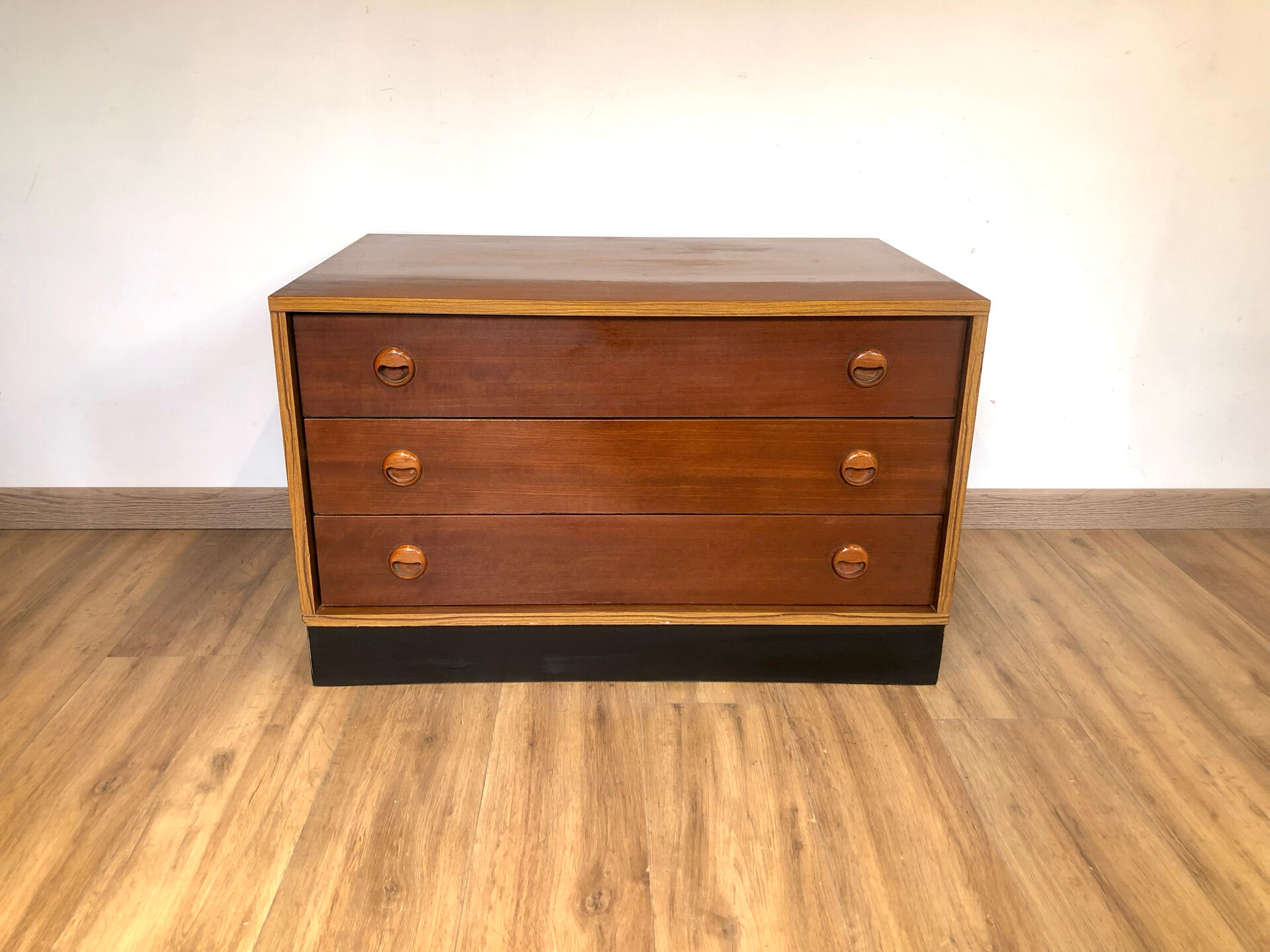 Low chest of drawers