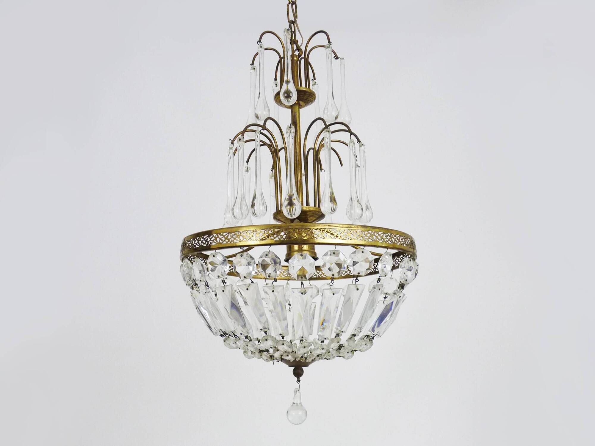 Chandelier, crown ceiling light in brass, 3 levels, 1 light, water drop pendants. 70s