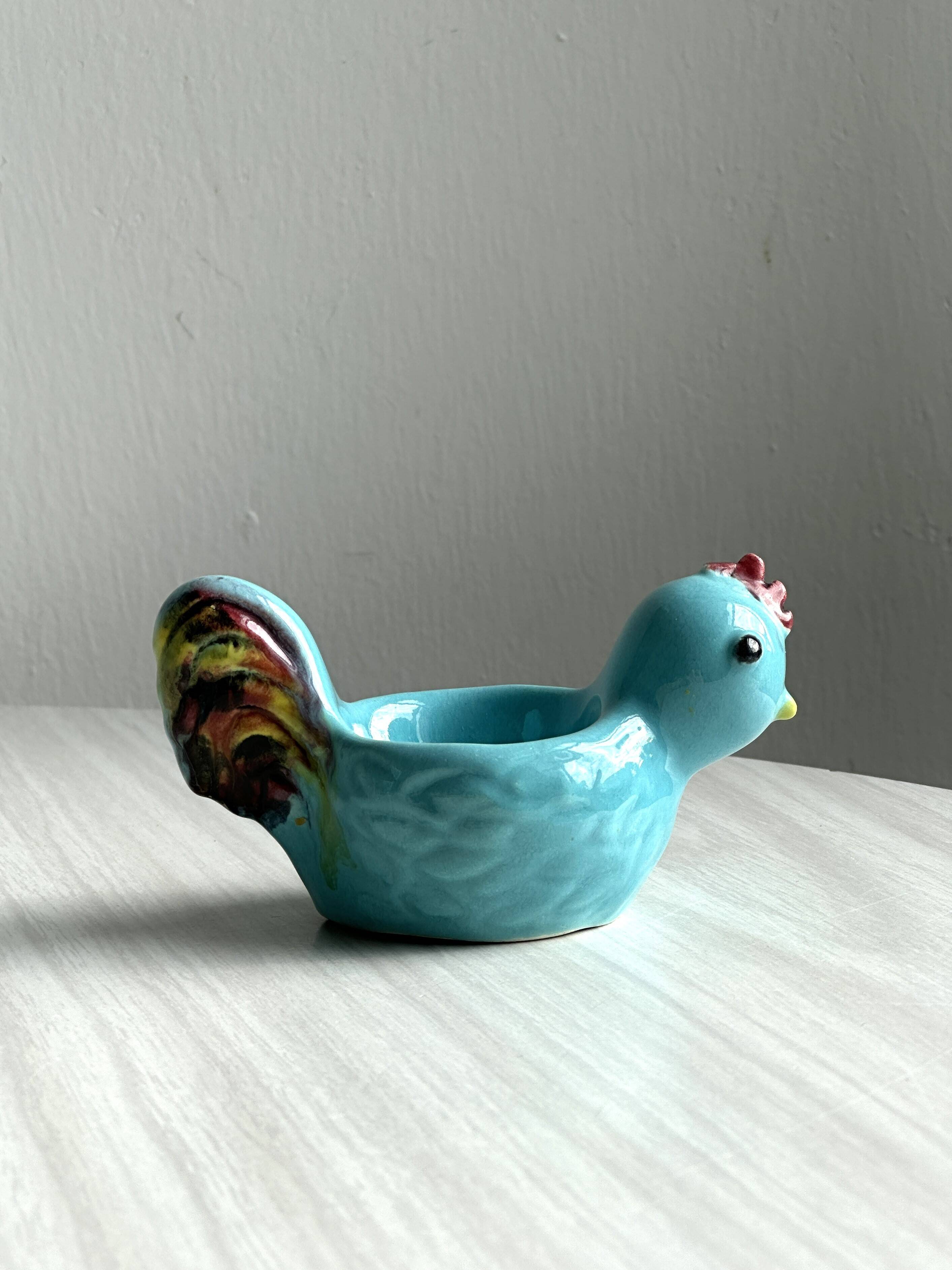 2 coquetiers en céramique bleue, coq et poussin