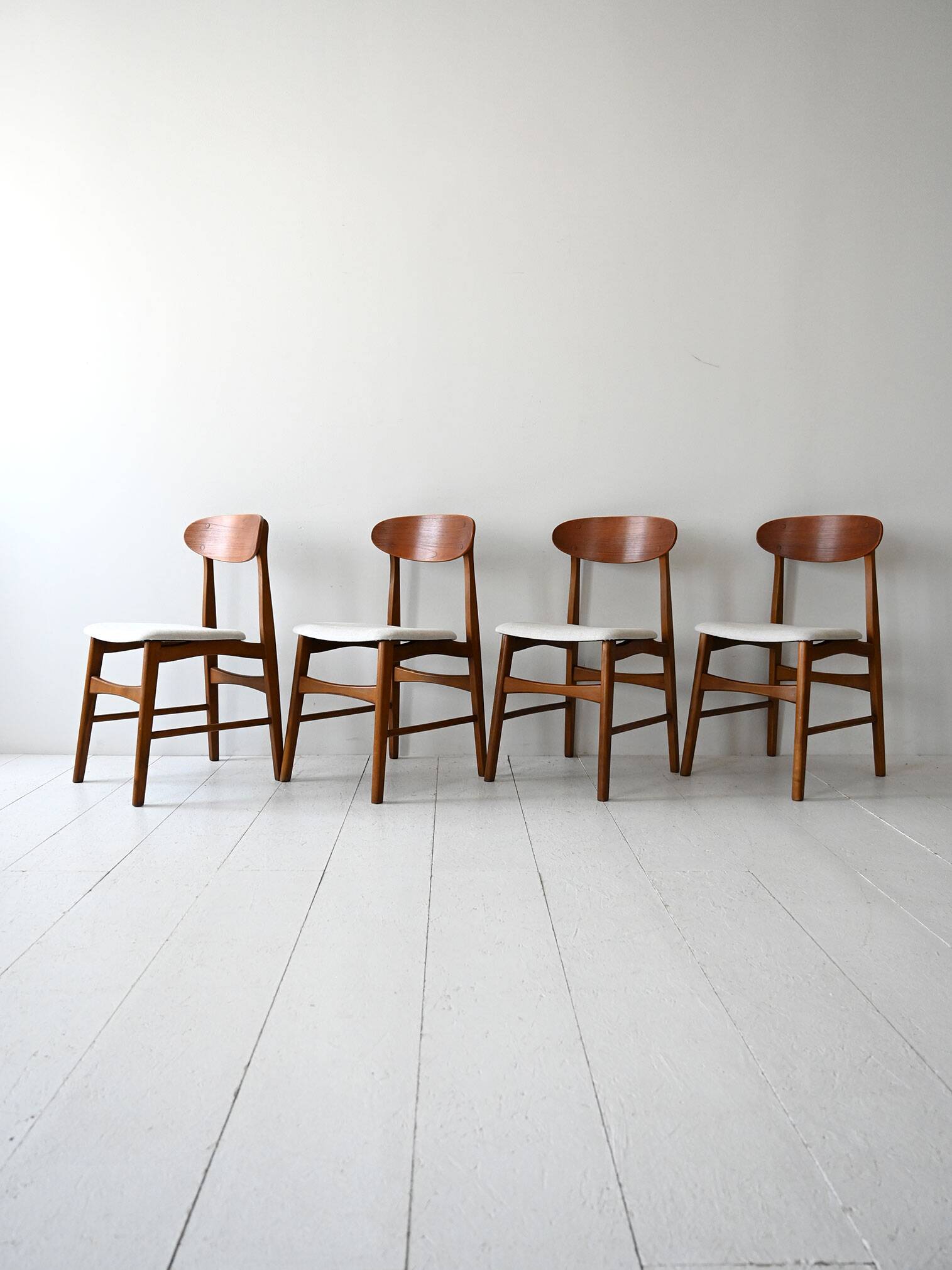 Lot de 4 chaises scandinaves vintage en teck des années 1950