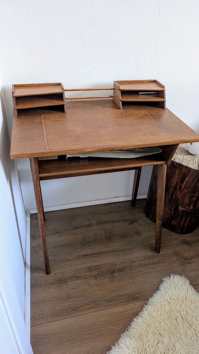 Bureau vintage en bois – charme et authenticité
