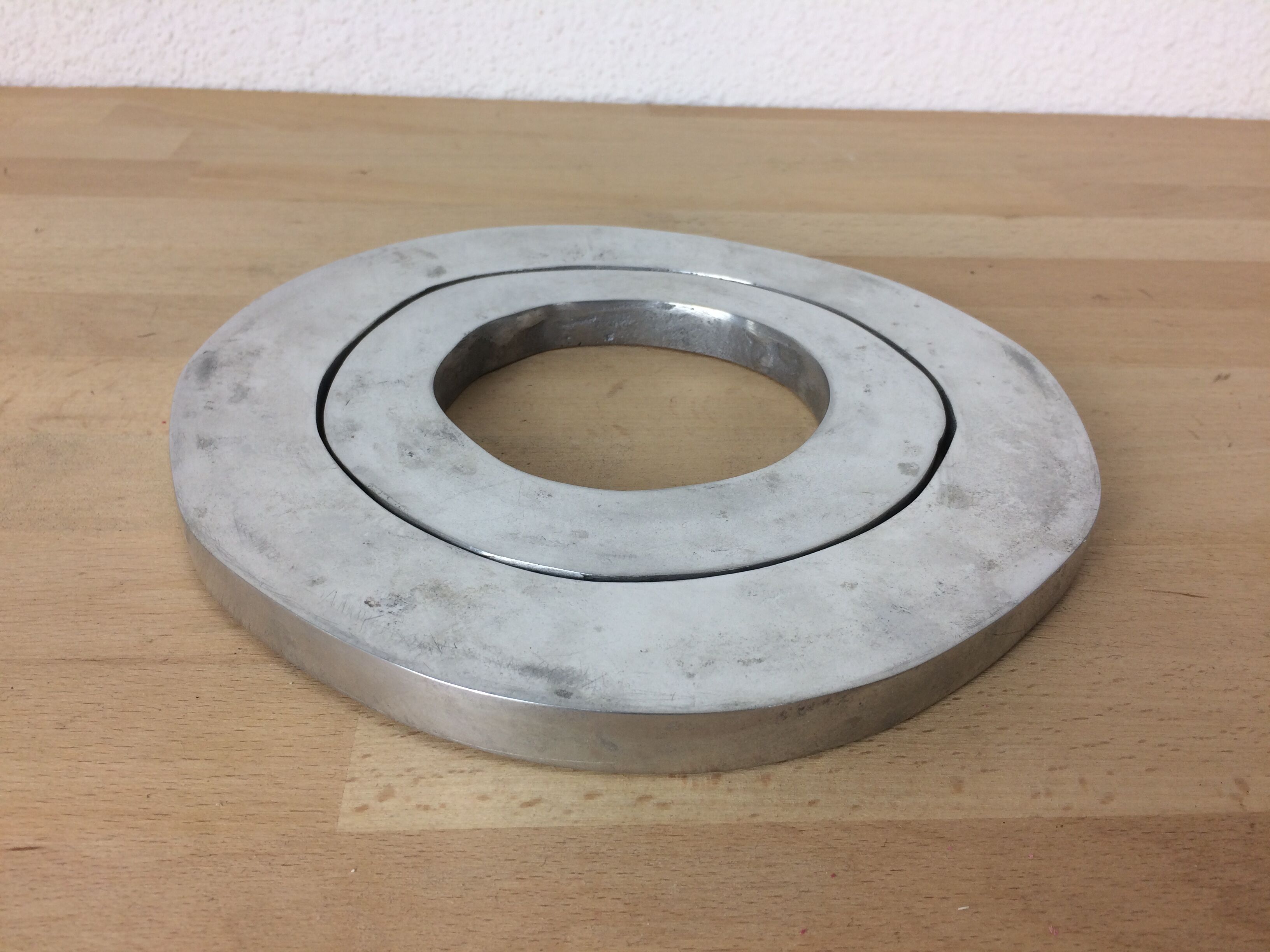 Under the vintage aluminium flat, organic circle