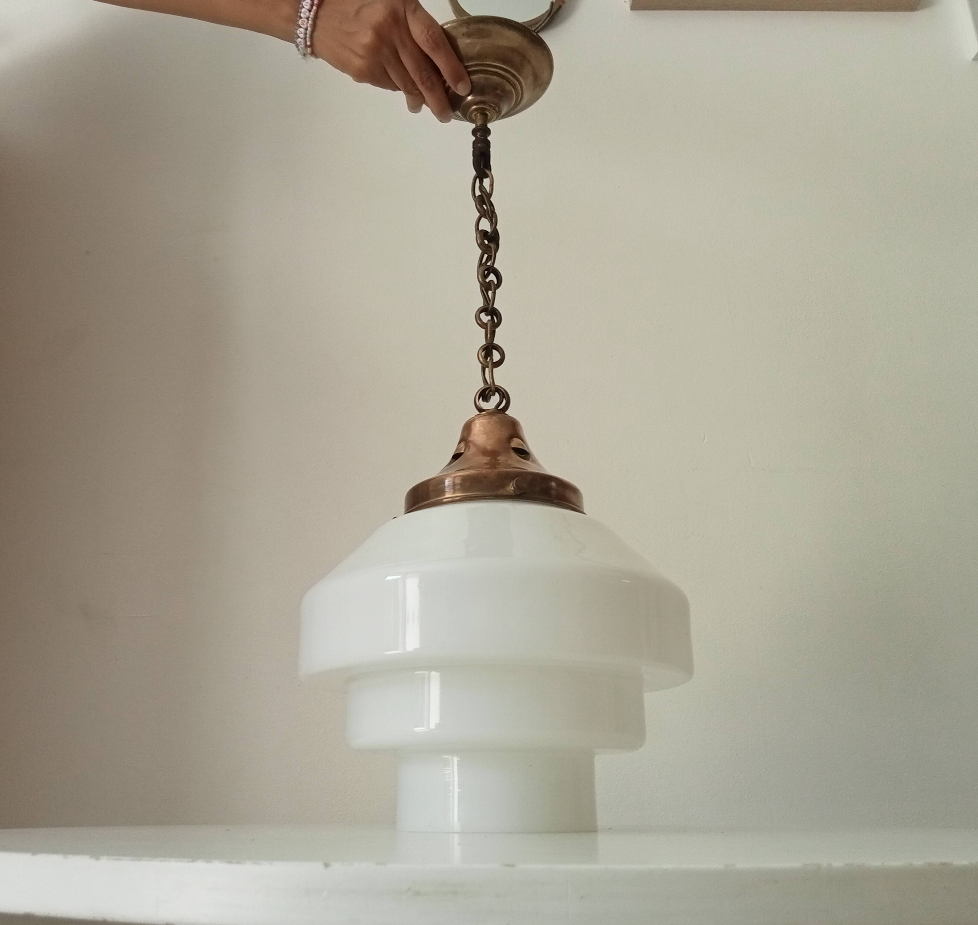 Art Deco "Skyscraper" suspension from the 1930s in opaline and brass.