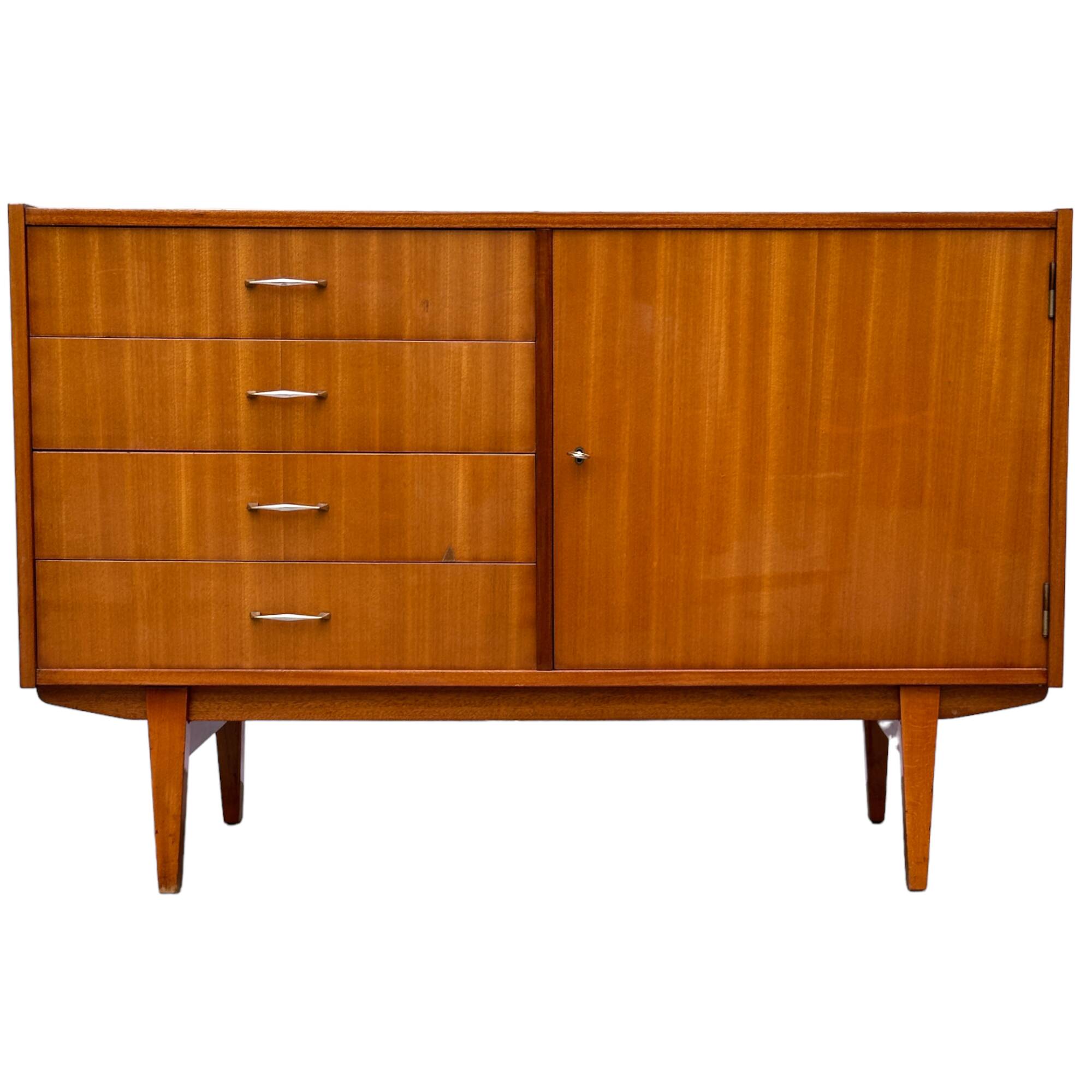 Violetta 1039 postmodernist chest of drawers, designed by original Lesniewski, preserved in excellent condition.