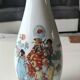 Vase Japonais Traditionnel piriforme peint main. Décor scènes de vie de Geishas. Haut 26,5 cm