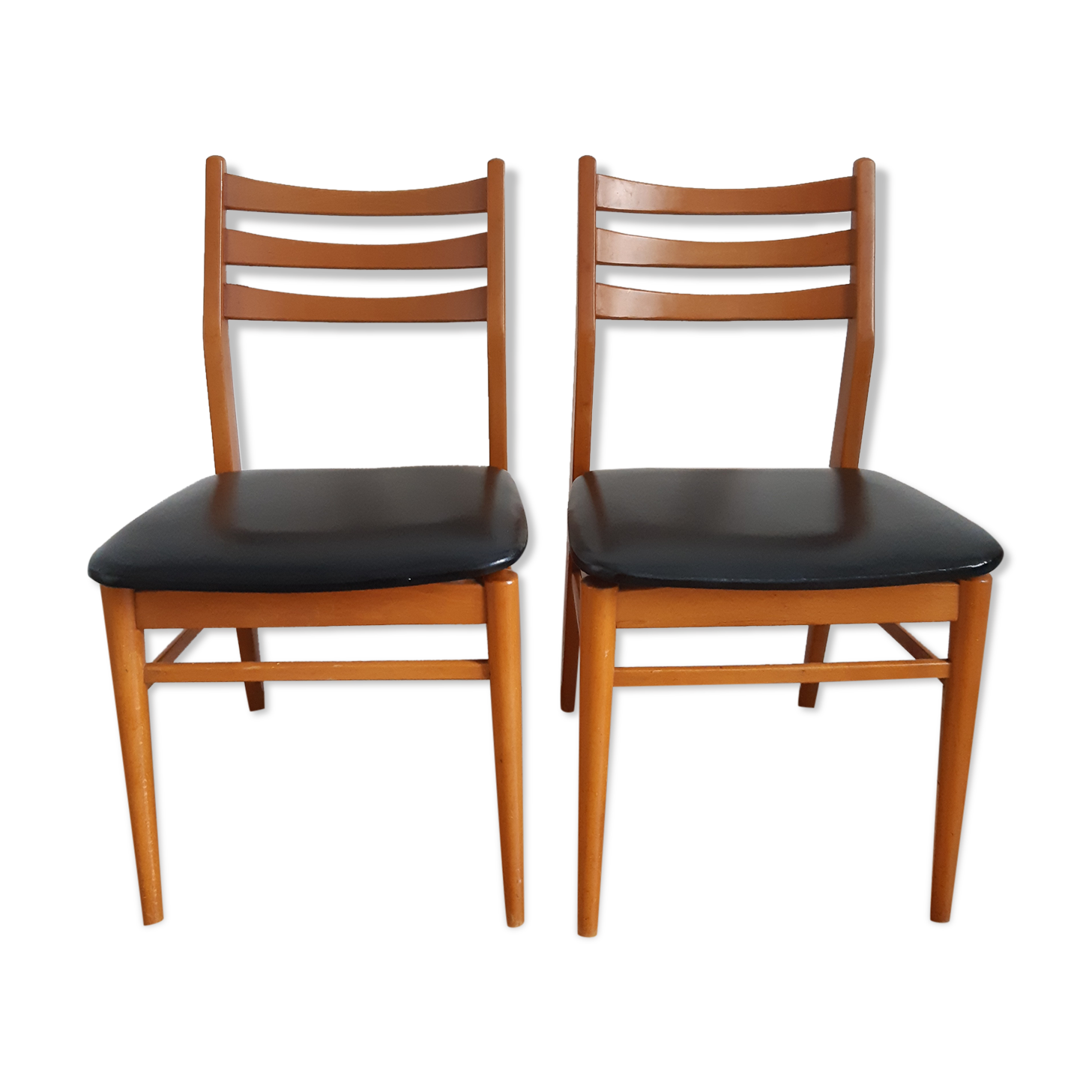 Set of 2 wooden chairs and skai