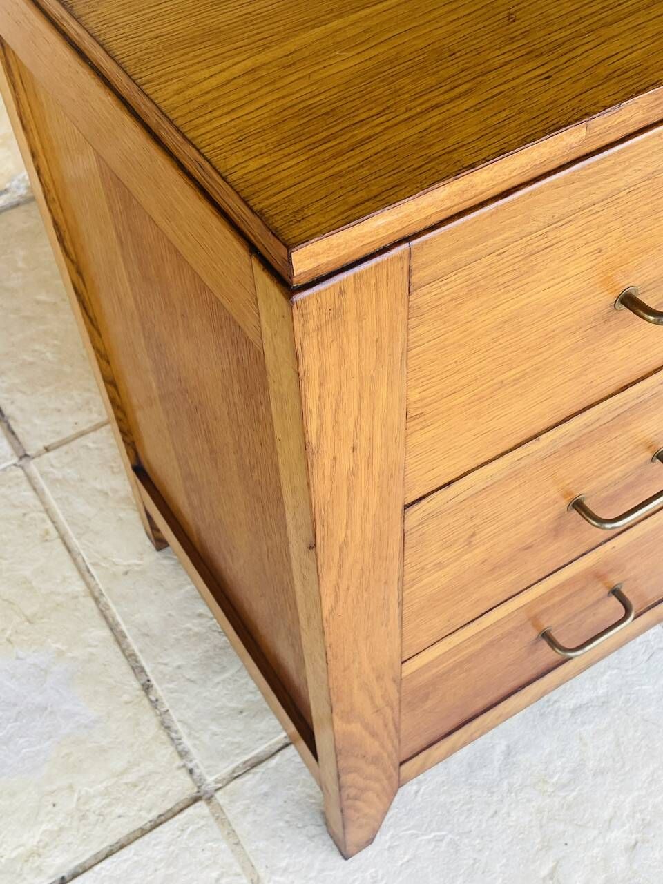 Vintage oak storage unit with drawers from the 50s/60s.