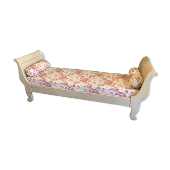 Large daybed