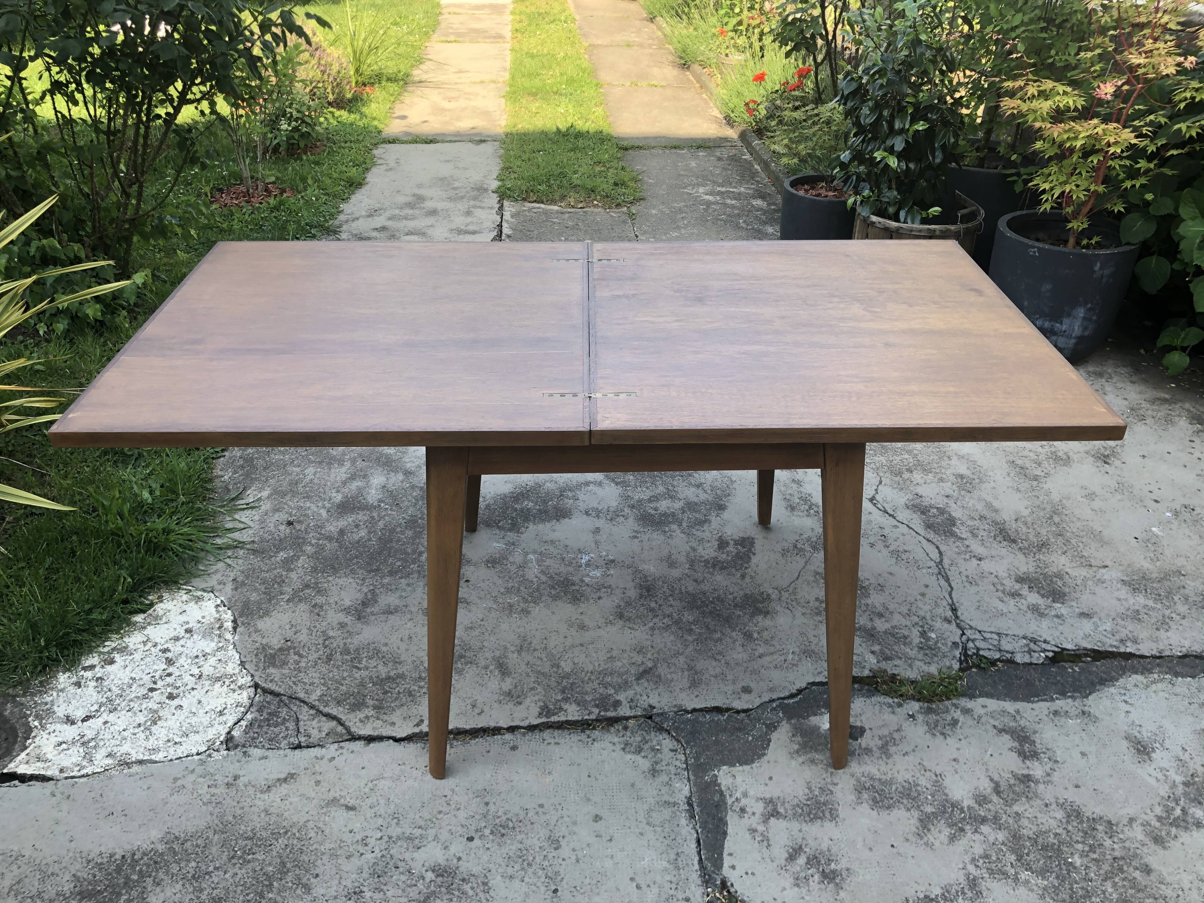 Vintage wallet table