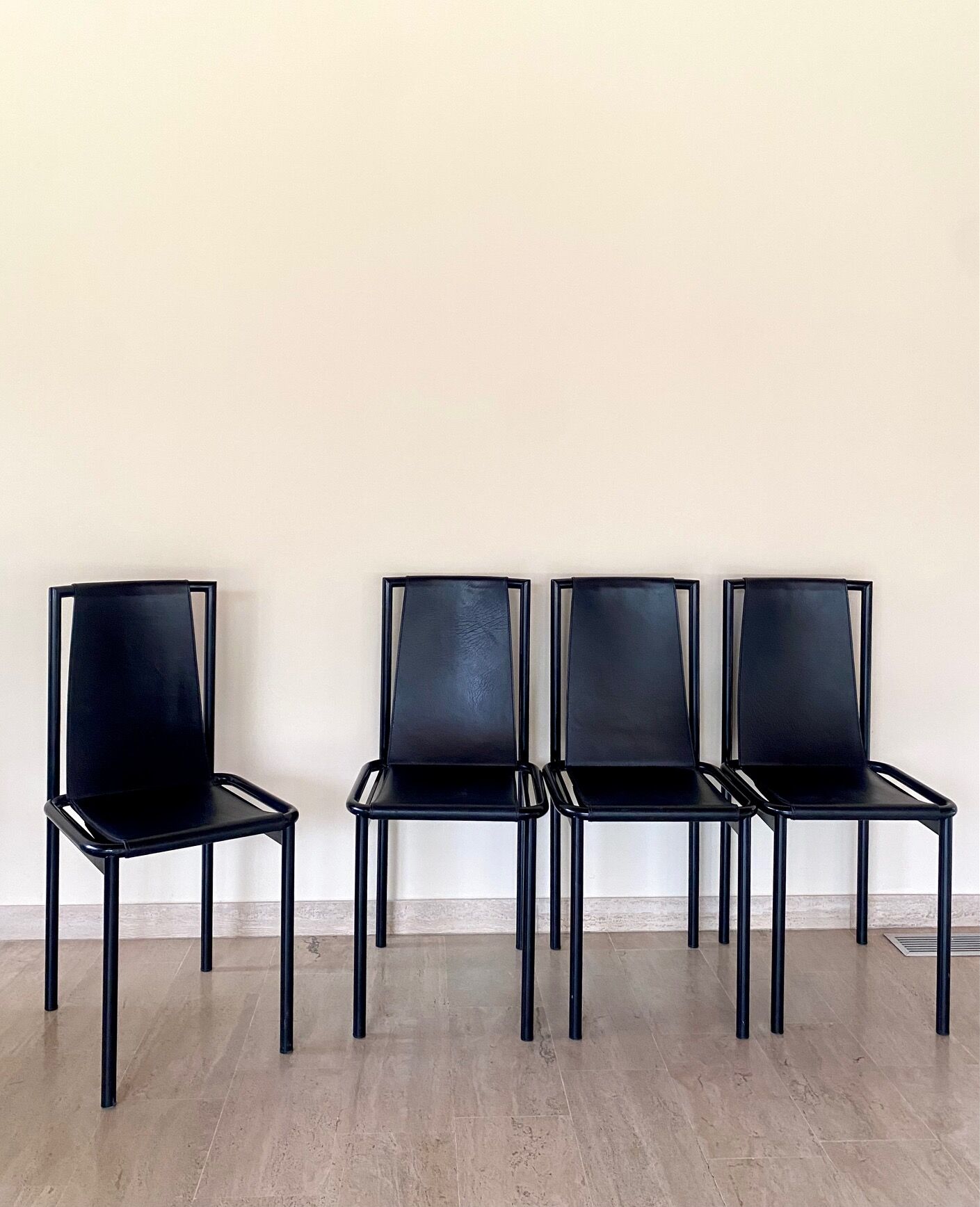 4 postmodern design chairs in black metal and leather, 1980's
