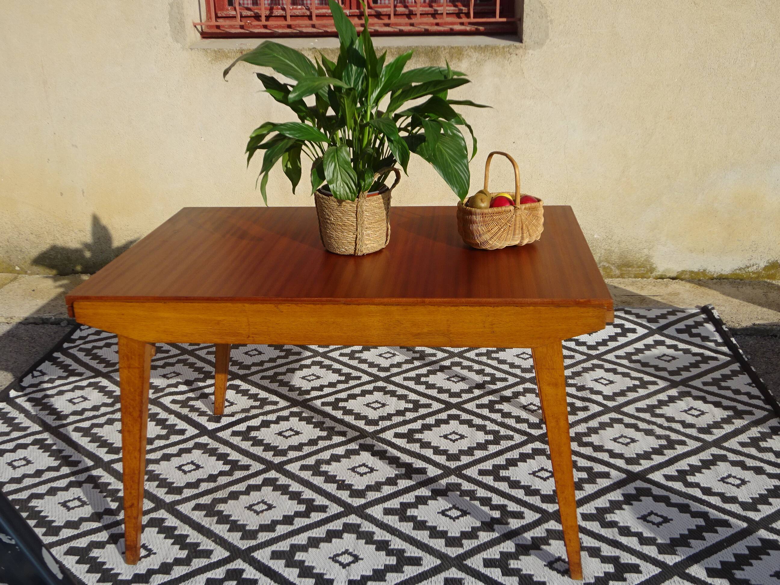 Table vintage en bois avec pieds compas