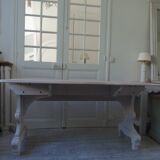 Console, table en noyer avec rallonges à rabats, piètement patiné gris.