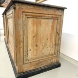 Grand Counter of Old Commerce in Pine