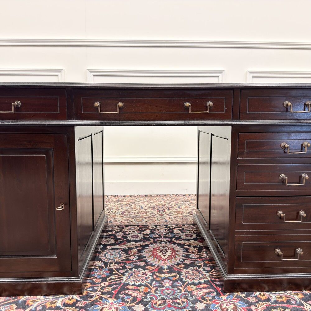 Bureau anglais classique avec incrustation en cuir
