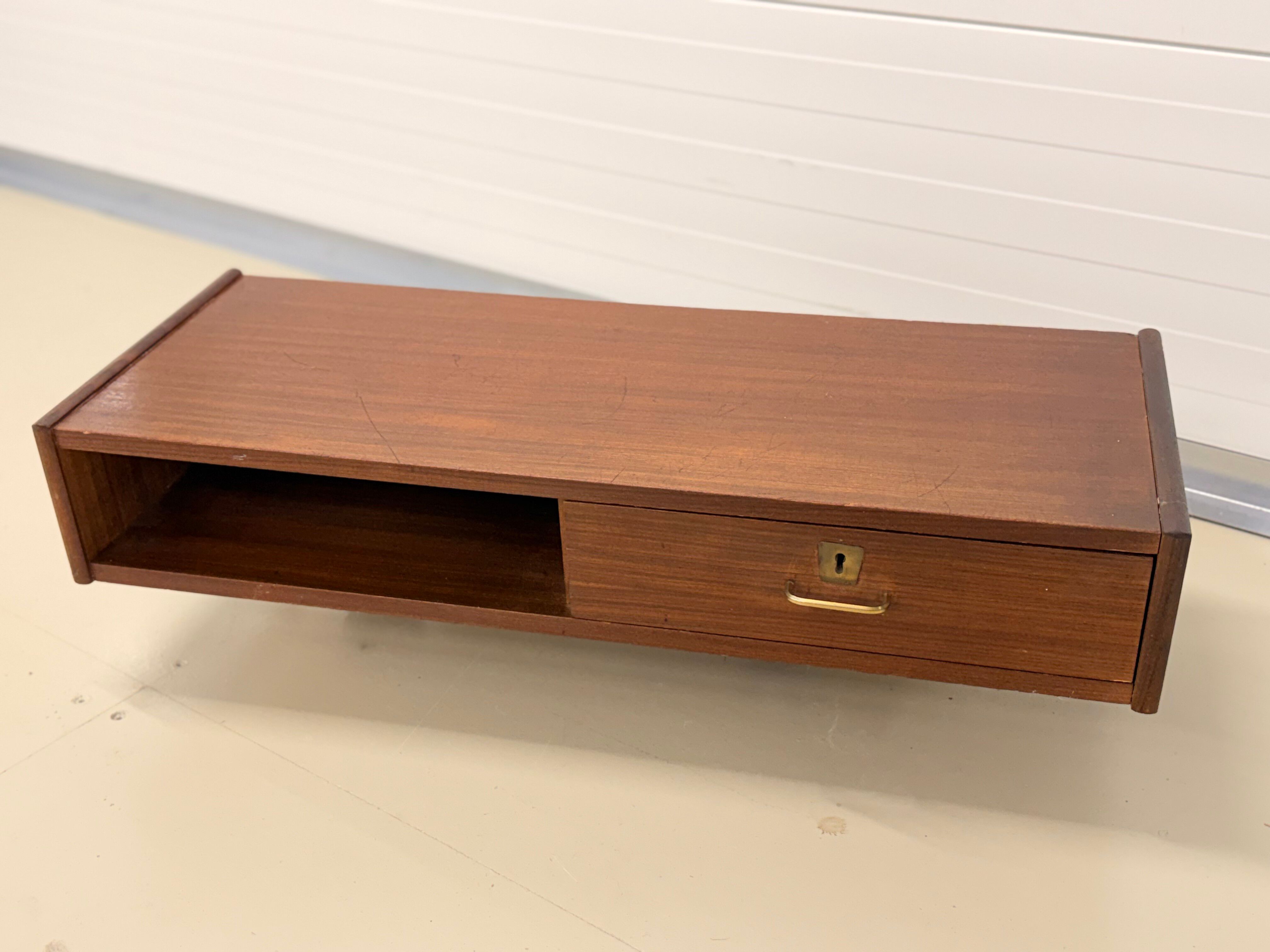 Meuble mural vintage par Simpla Lux