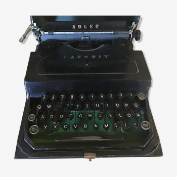 Ancienne machine à écrire adler