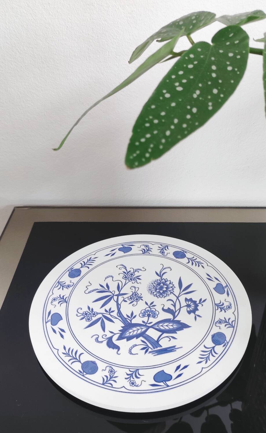 Vintage round trivet with blue floral pattern - 1970s