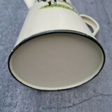Broc water or milk in enamelled sheet metal small model with a cow pattern