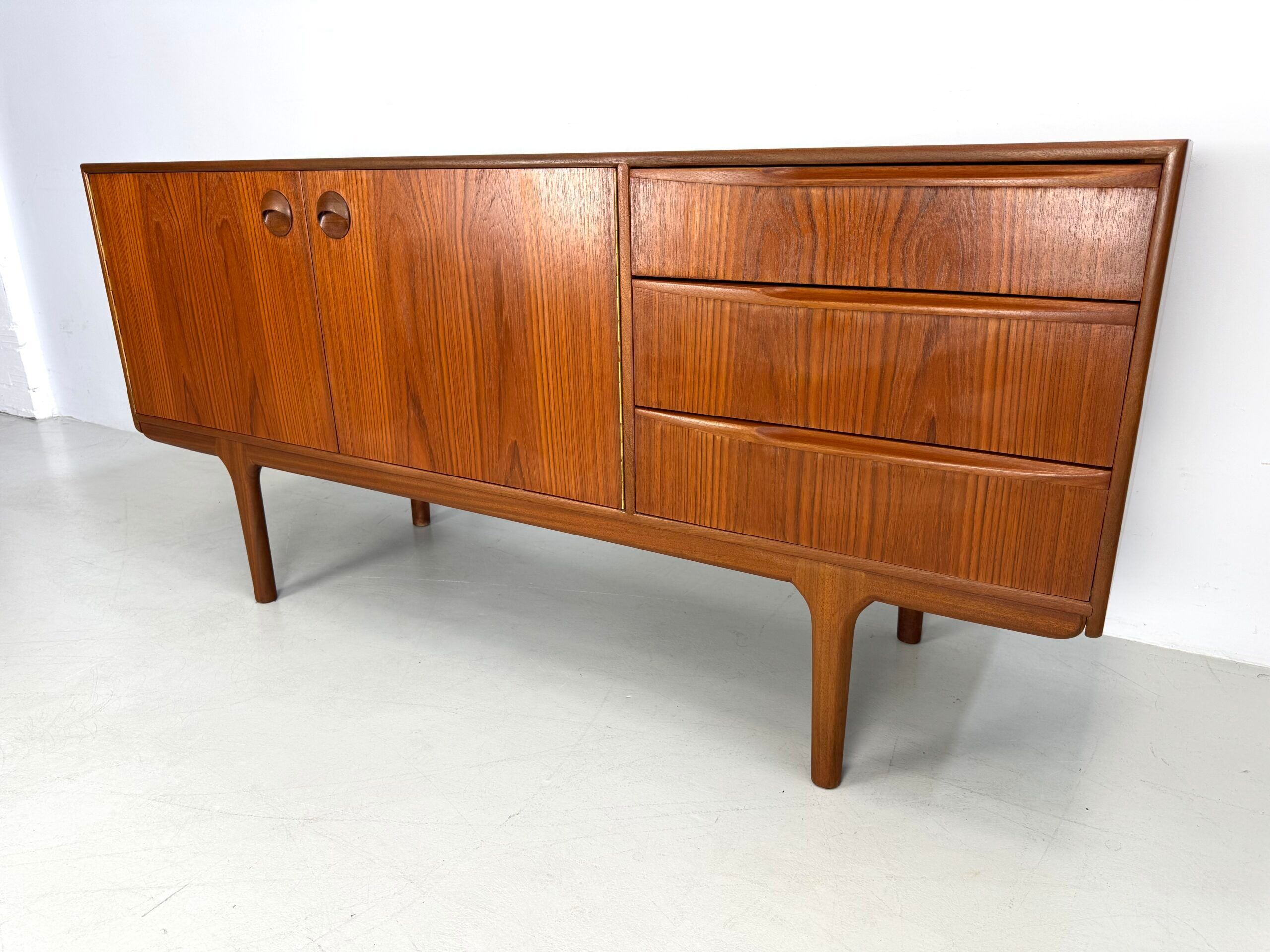 Vintage sideboard McIntosh "Torpedo"