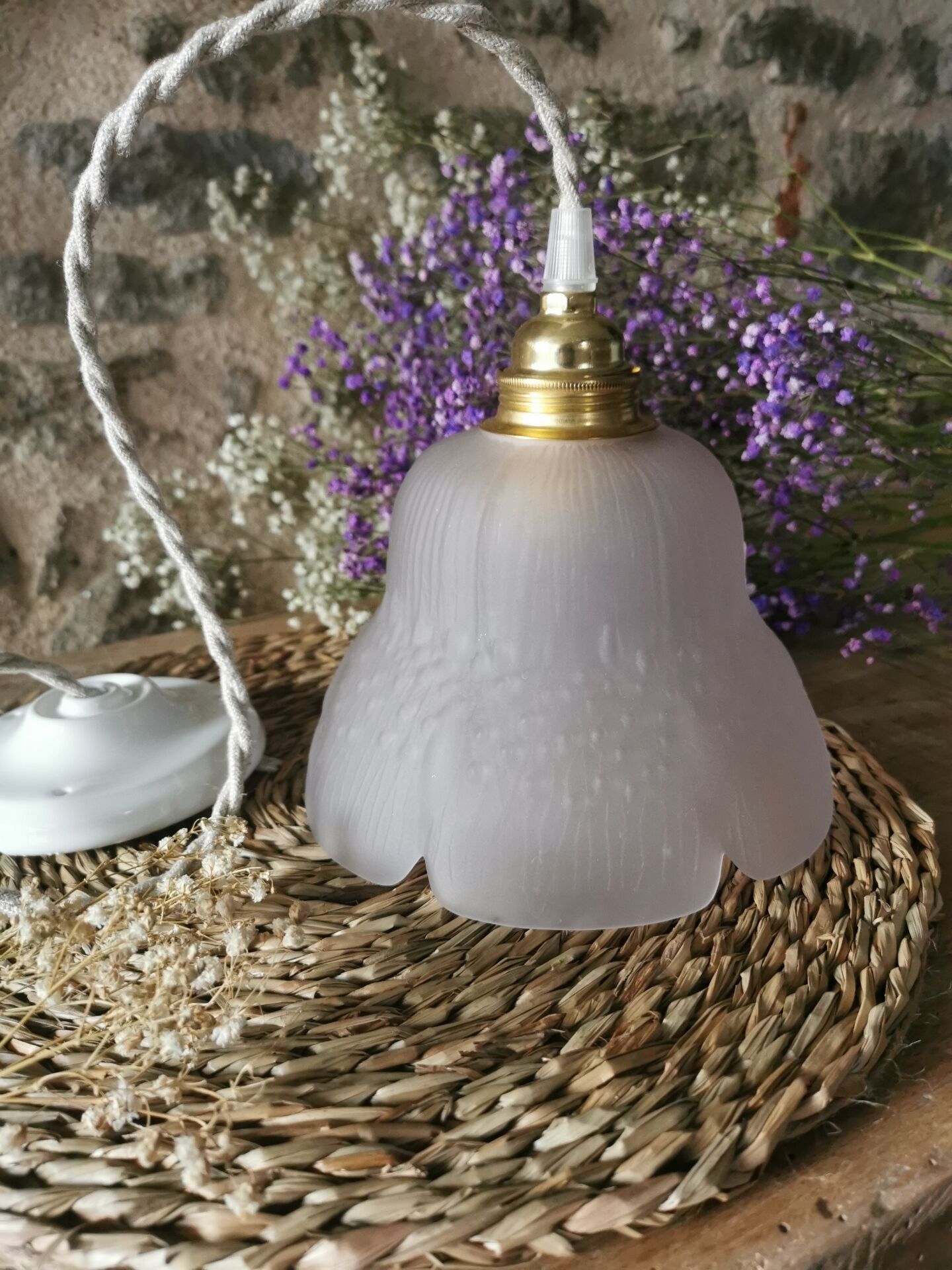 Suspension fleur Vintage en verre moulé rose