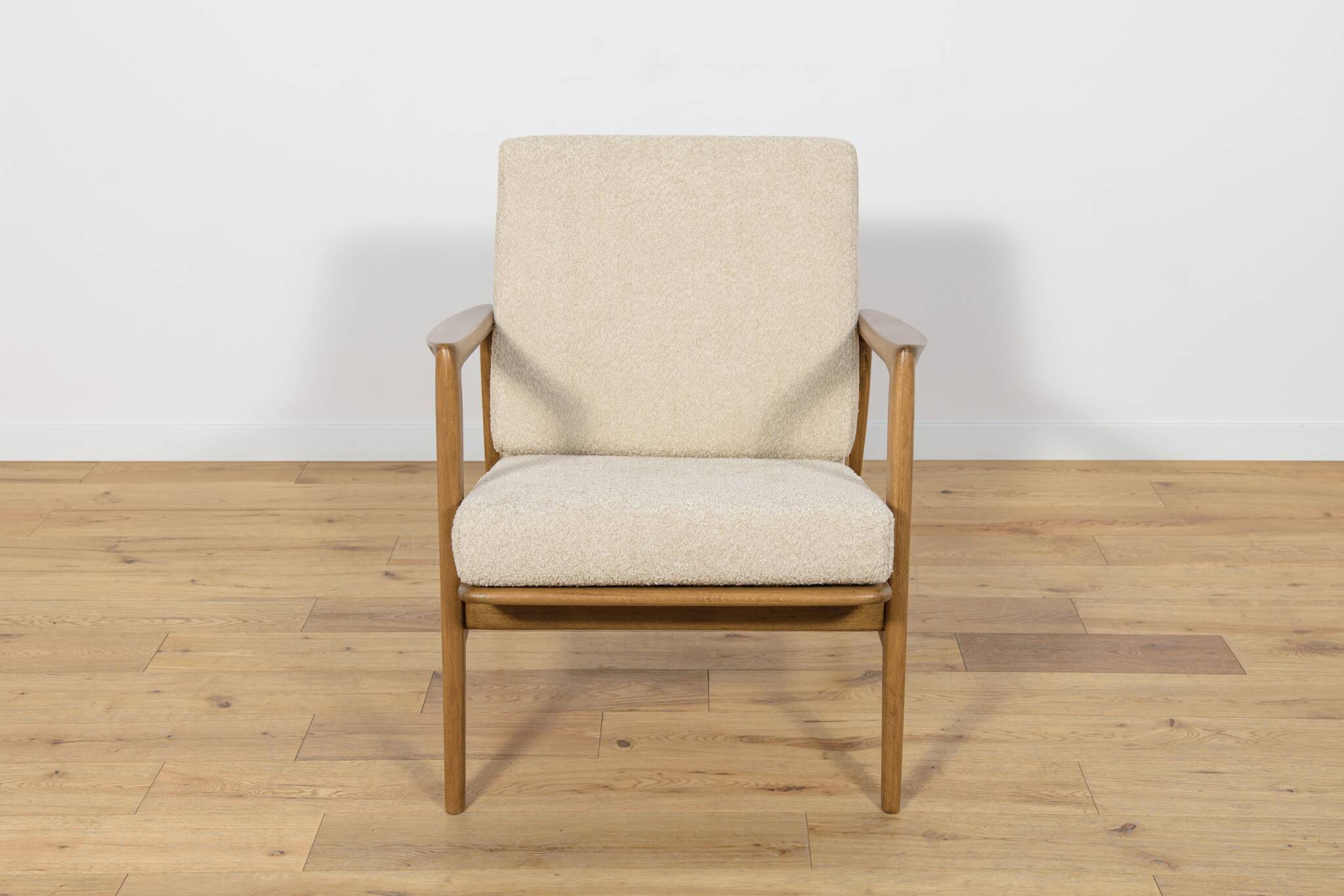 Mid-Century Model 300-139 Armchair from Swarzędzka Factory, 1960s