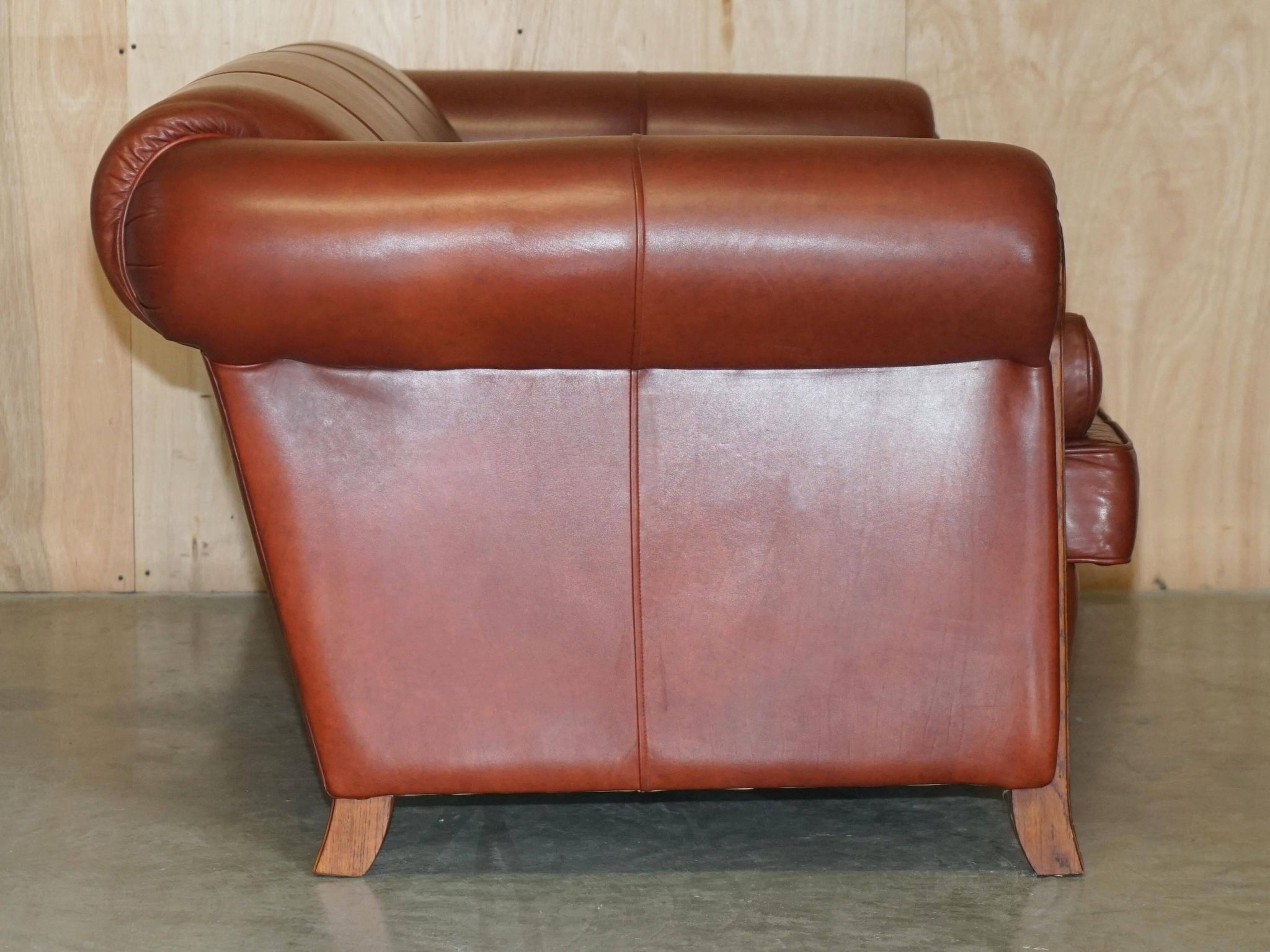 Vintage leather canapé in Art Nouveau style