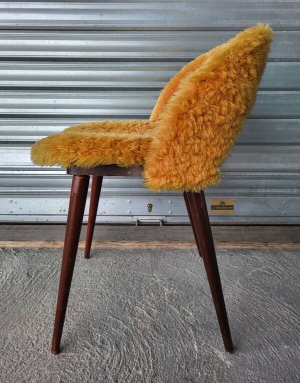 Authentique ancien fauteuil moumoute Vintage en bon état