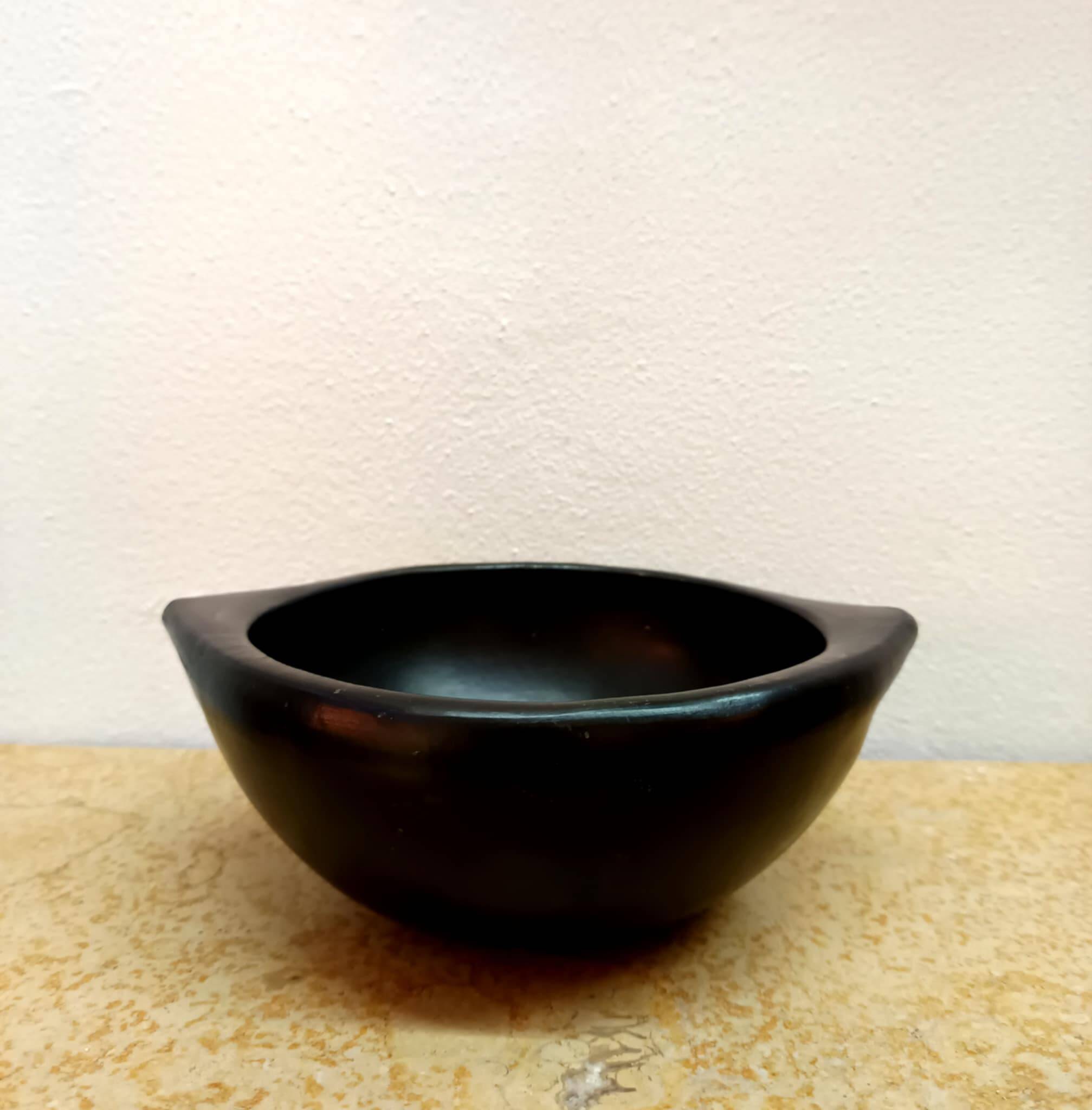 Pair of pottery bowls from La Chamba, Colombia