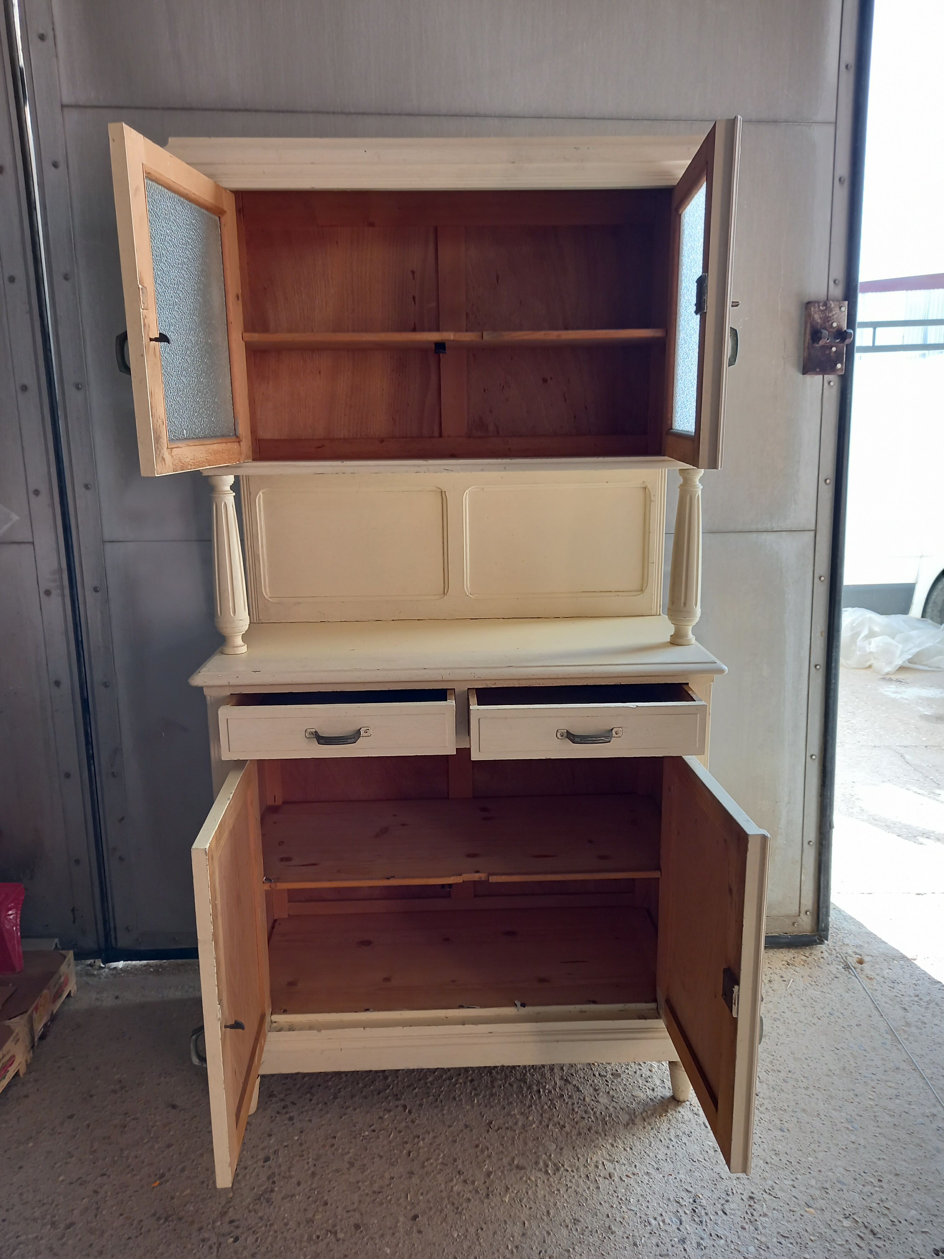 Parisian buffet high two bodies