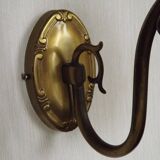 French vintage wall lamp in brass with a glass shade featuring frills and patterns 5524.